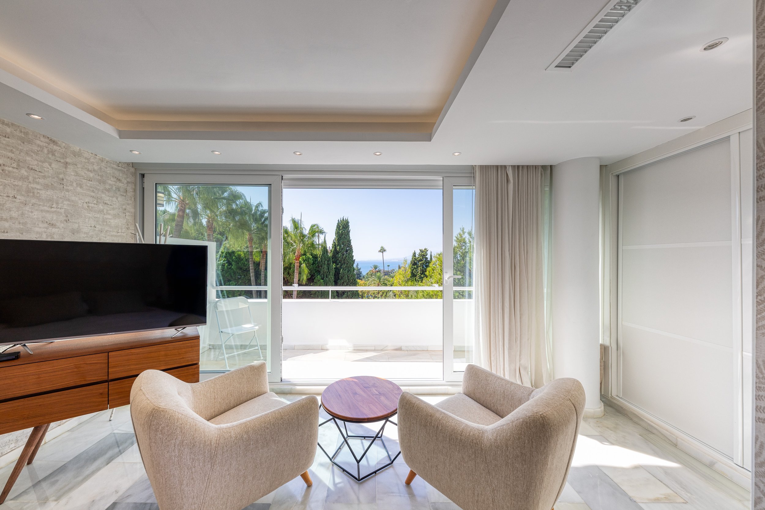 for-sale-renovated-three-bedroom-duplex-penthouse-rio-real-marbella-fs8795-13.jpg