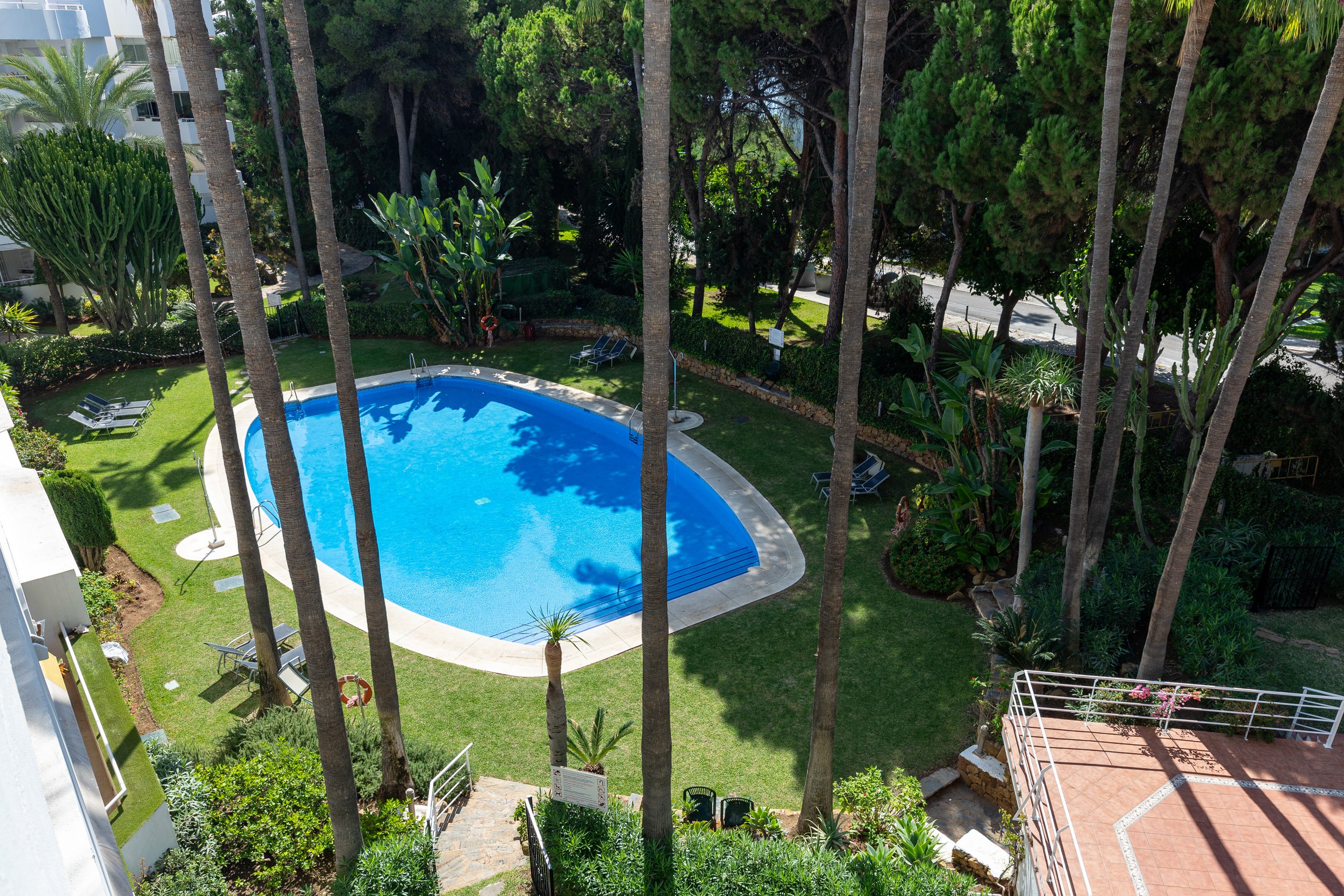 for-sale-renovated-three-bedroom-duplex-penthouse-rio-real-marbella-fs8795-12.jpg