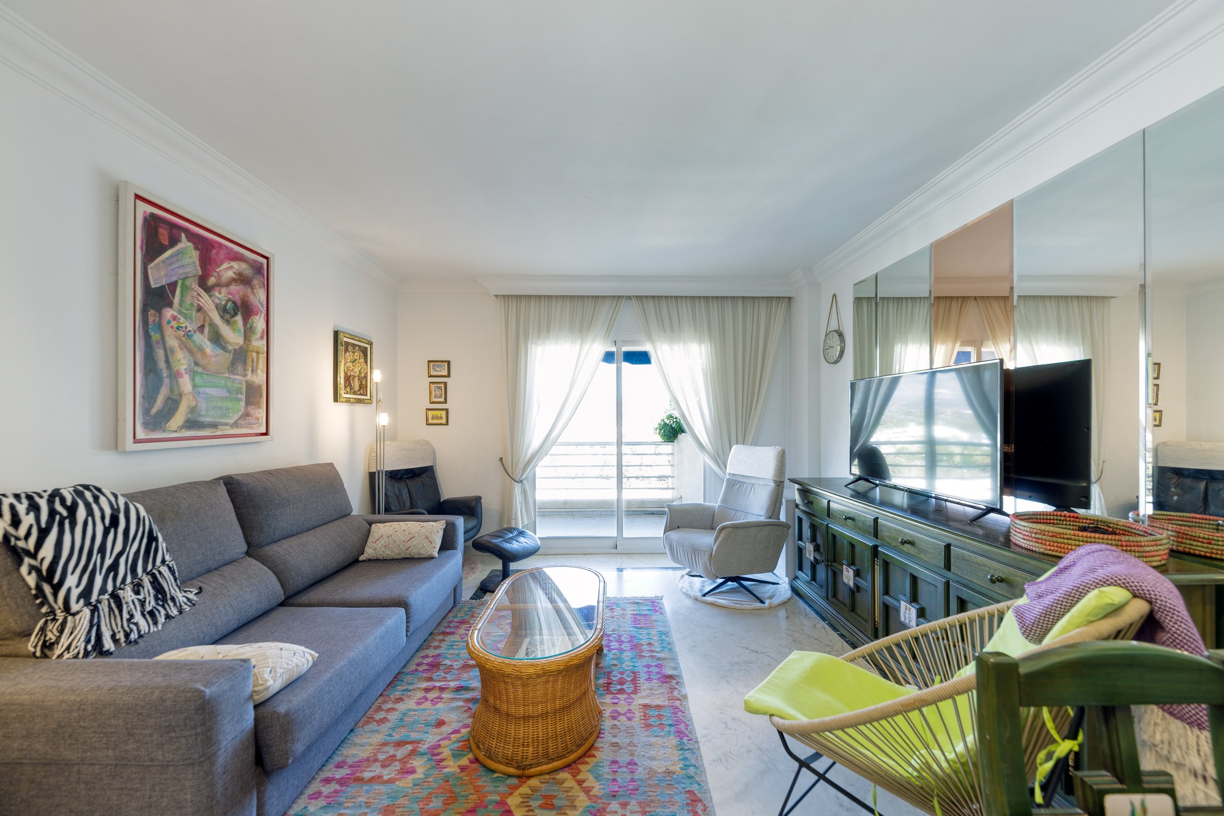 for-sale-two-bedroom-apartment-with-sea-mountain-views-marina-banus-puerto-banus-v2-fs6006-2.jpg