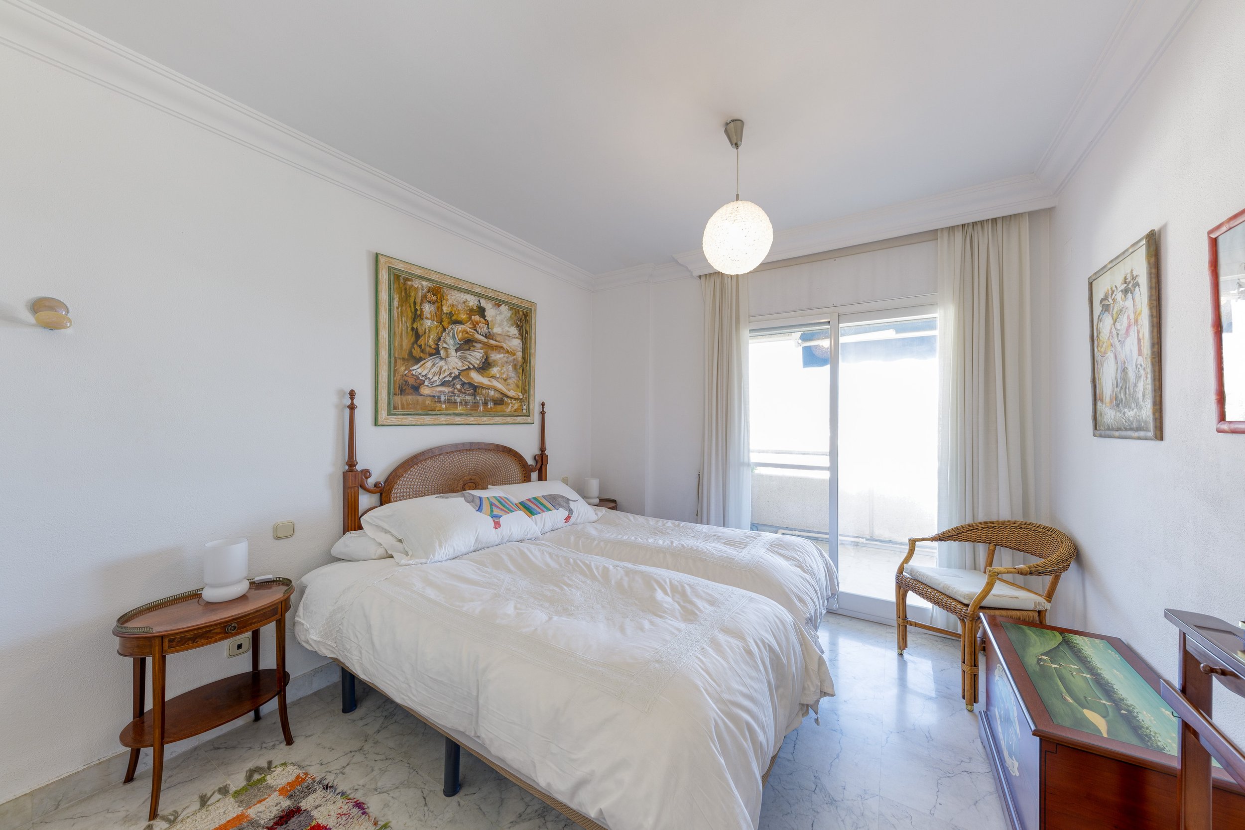 for-sale-two-bedroom-apartment-with-sea-mountain-views-marina-banus-puerto-banus-v2-fs6006-5.jpg