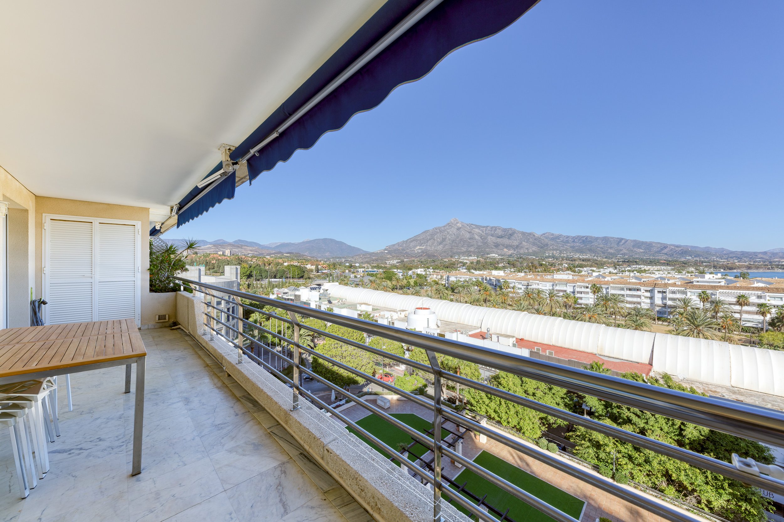 for-sale-two-bedroom-apartment-with-sea-mountain-views-marina-banus-puerto-banus-v2-fs6006-8.jpg