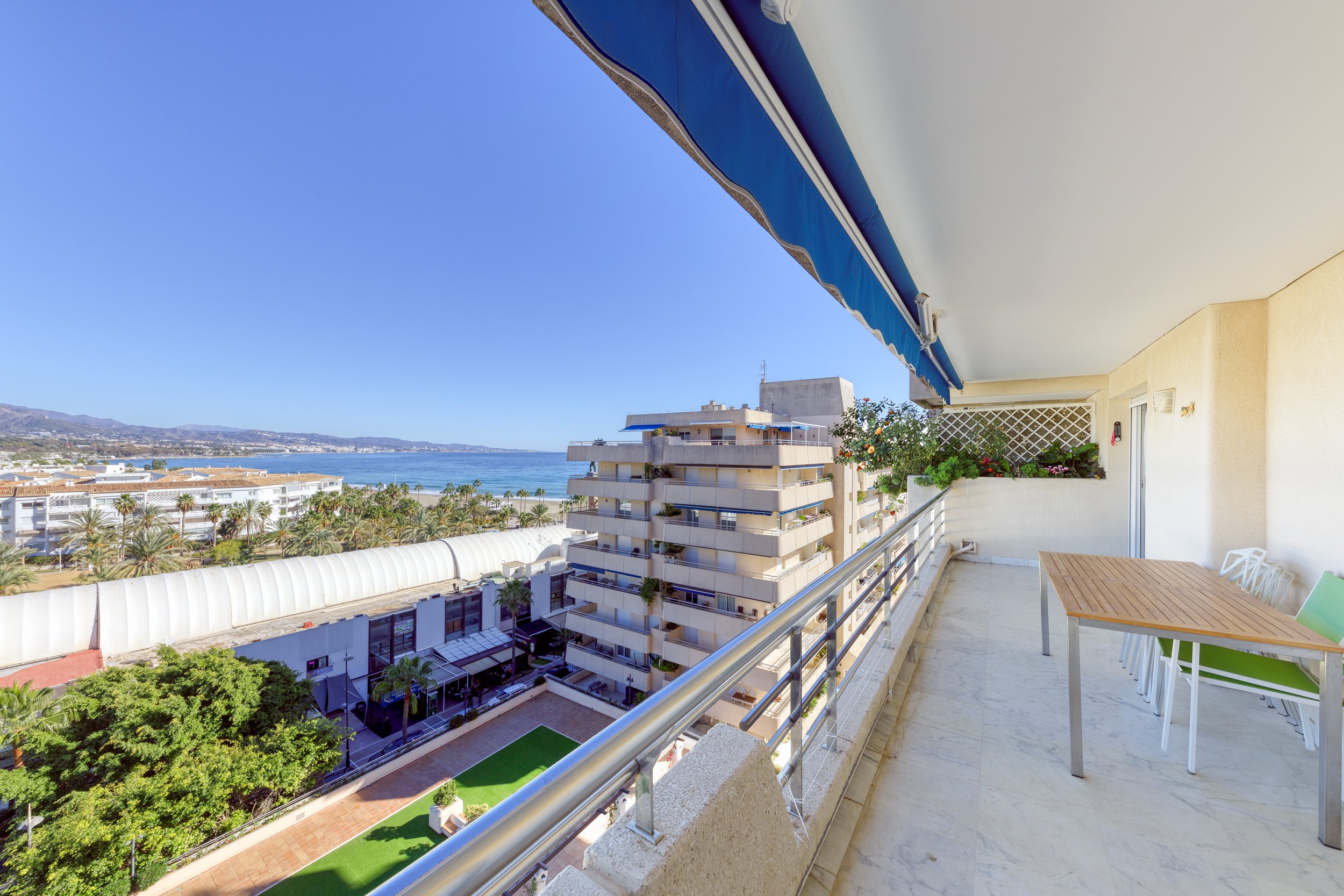 for-sale-two-bedroom-apartment-with-sea-mountain-views-marina-banus-puerto-banus-v2-fs6006-9.jpg