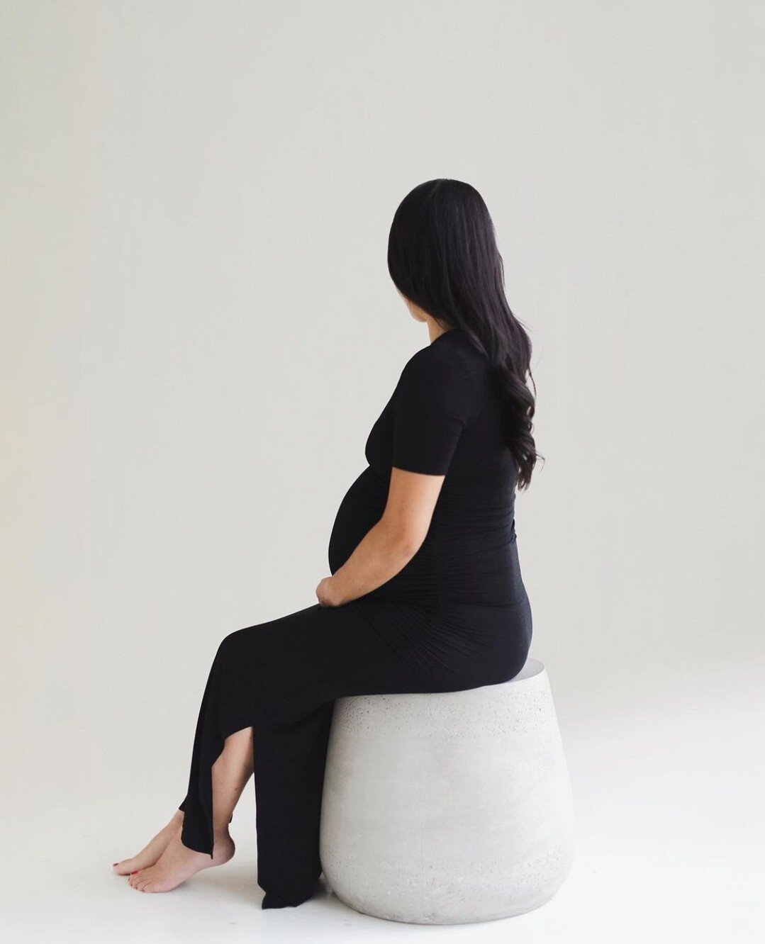 Minimalist Maternity from @estherhuynh