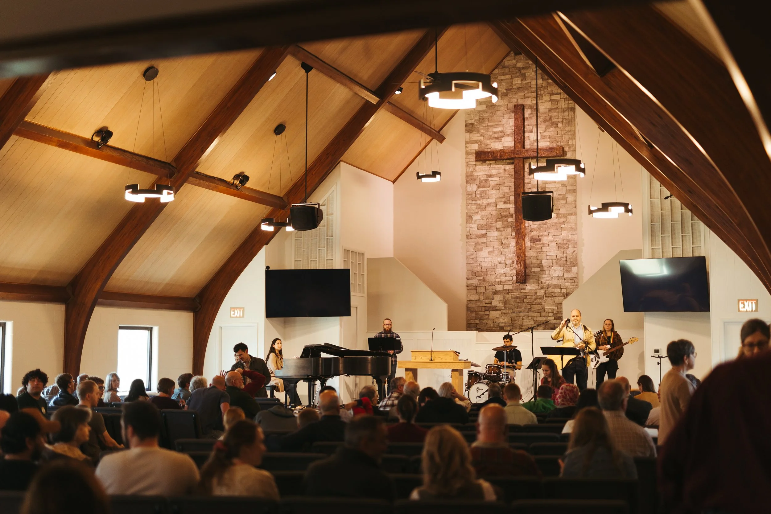 Congregation singing 
