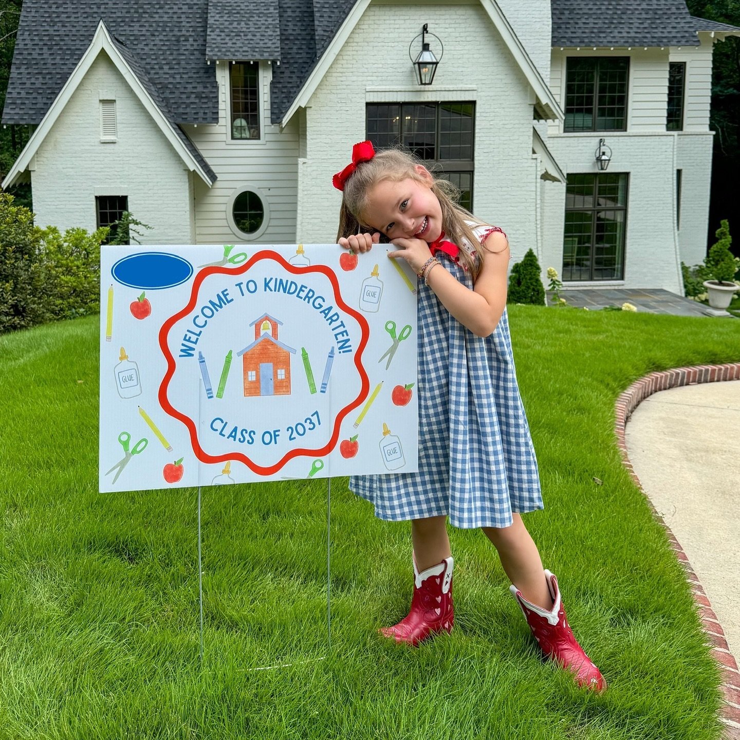 These are the days! 🥹 The front yard sign definitely makes it real! Can&rsquo;t believe we&rsquo;ll have a kindergartener in the Lawrence house next week! ✂️🖍️👩🏼&zwj;🏫