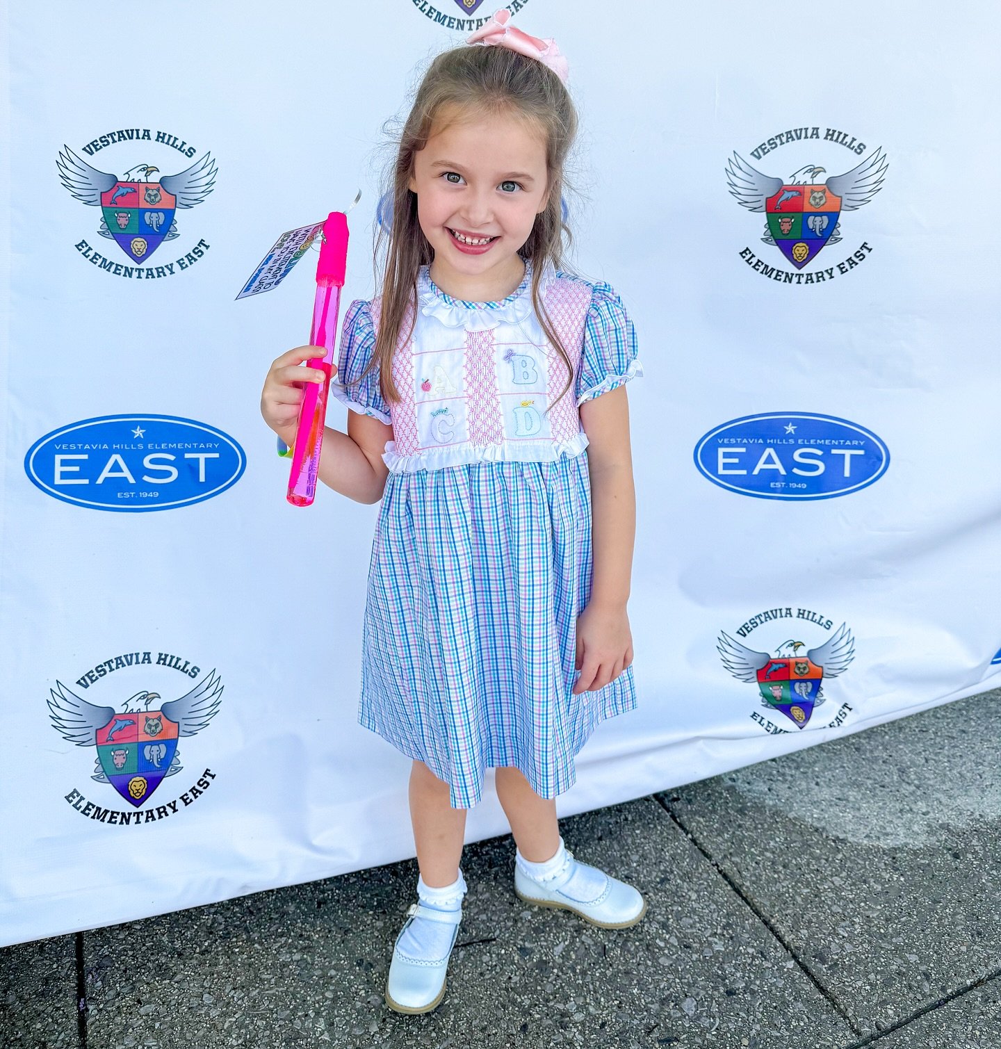 She&rsquo;s on the Dream Team! 🌟 Excited for this sweet baby and the fantastic year she has ahead of her! Couldn&rsquo;t ask for a better school family. ❤️💙❤️💙 #vhee #goeagles #gorebs
