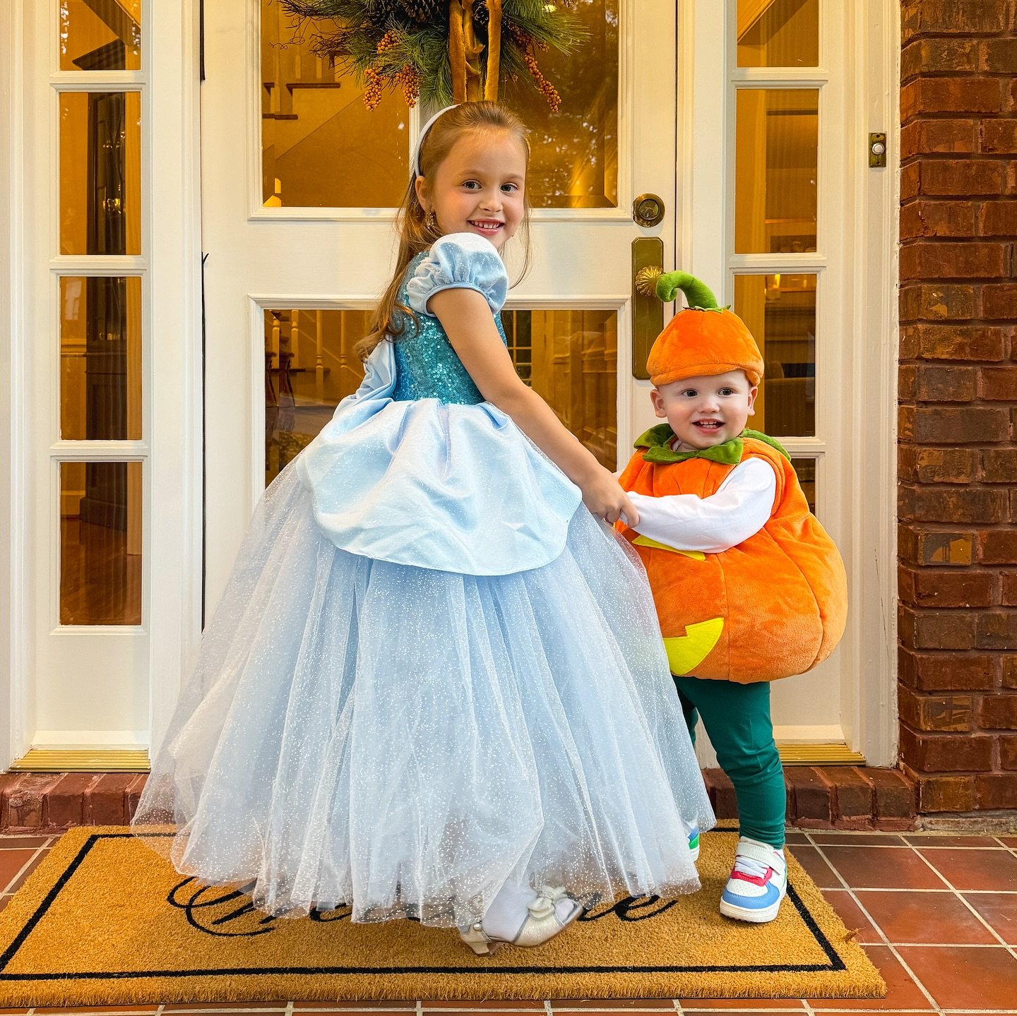 Straight out of a storybook!📖🎃 Cinderella and her little pumpkin had the sweetest Halloween! Oh how I wish I could do this one over and over and over again. These two are my favorite happily ever after! 🩵💖