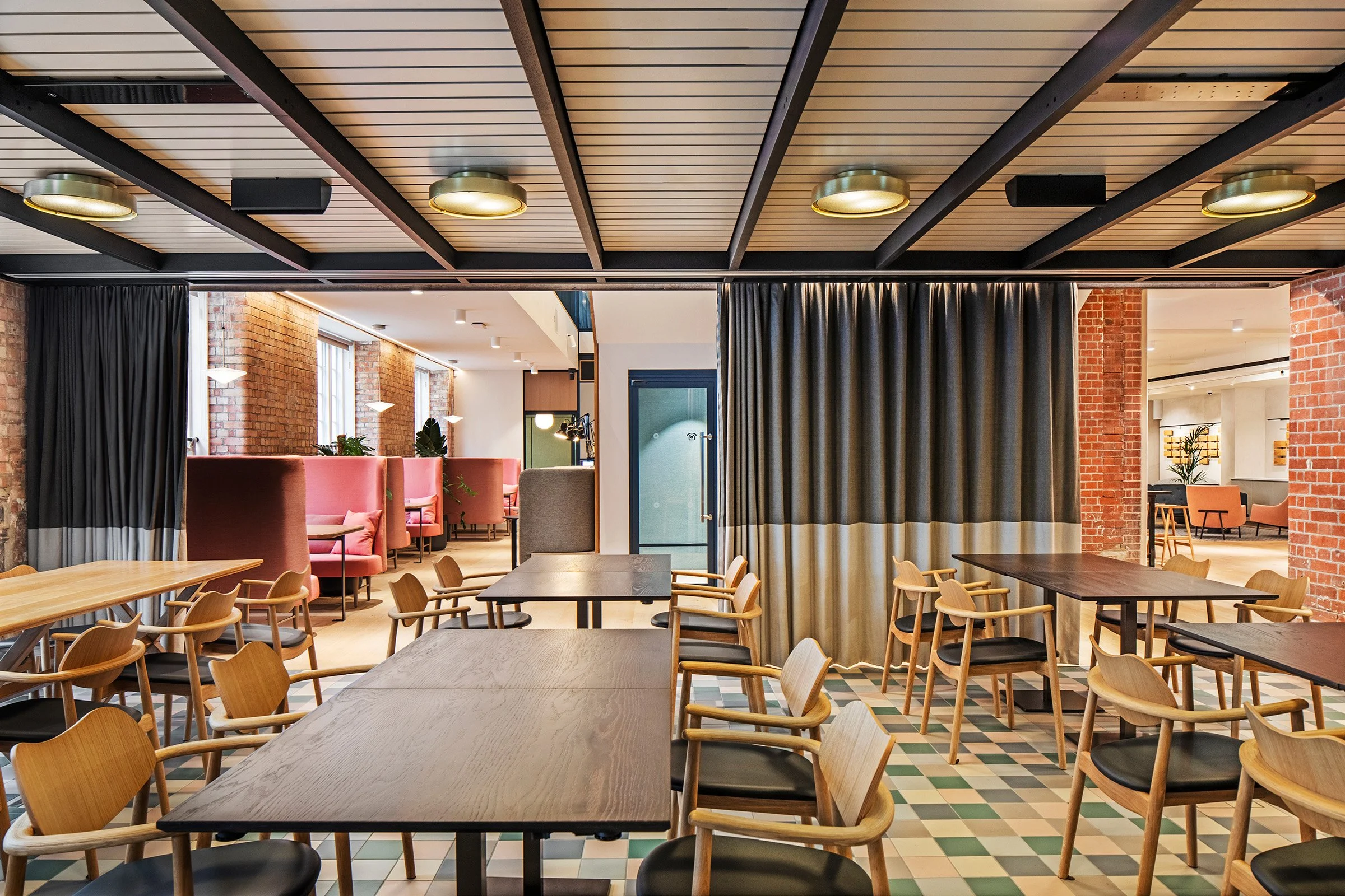 Atomico-30 straight curtain.jpg