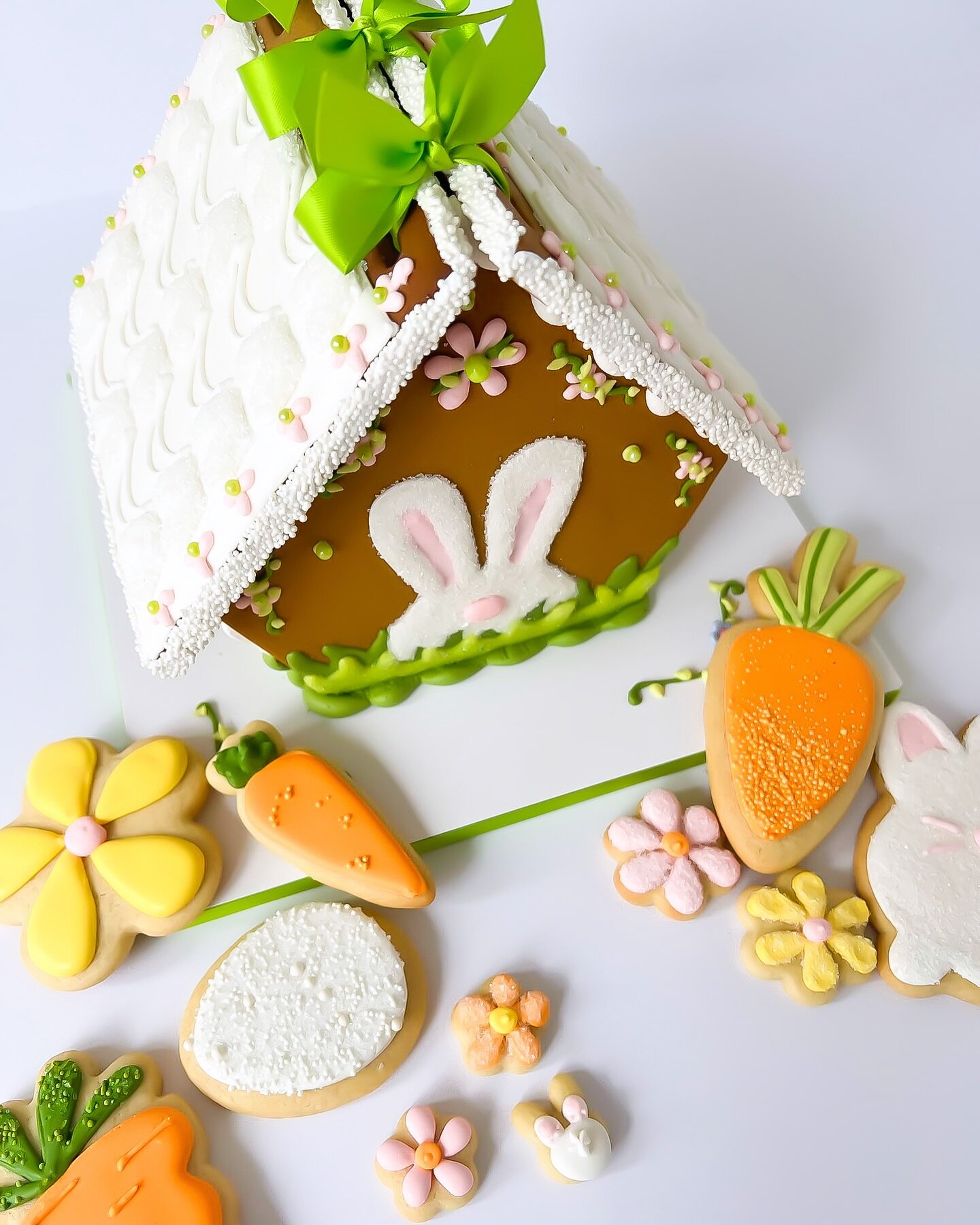 Indulge in the sweet charm of our Vanilla Gingerbread Bunny Hutch House! 🐇✨ With its whimsical ribbon tie roof and adorable design, this delightful treat is the perfect
centerpiece for your spring celebrations. #springcookies