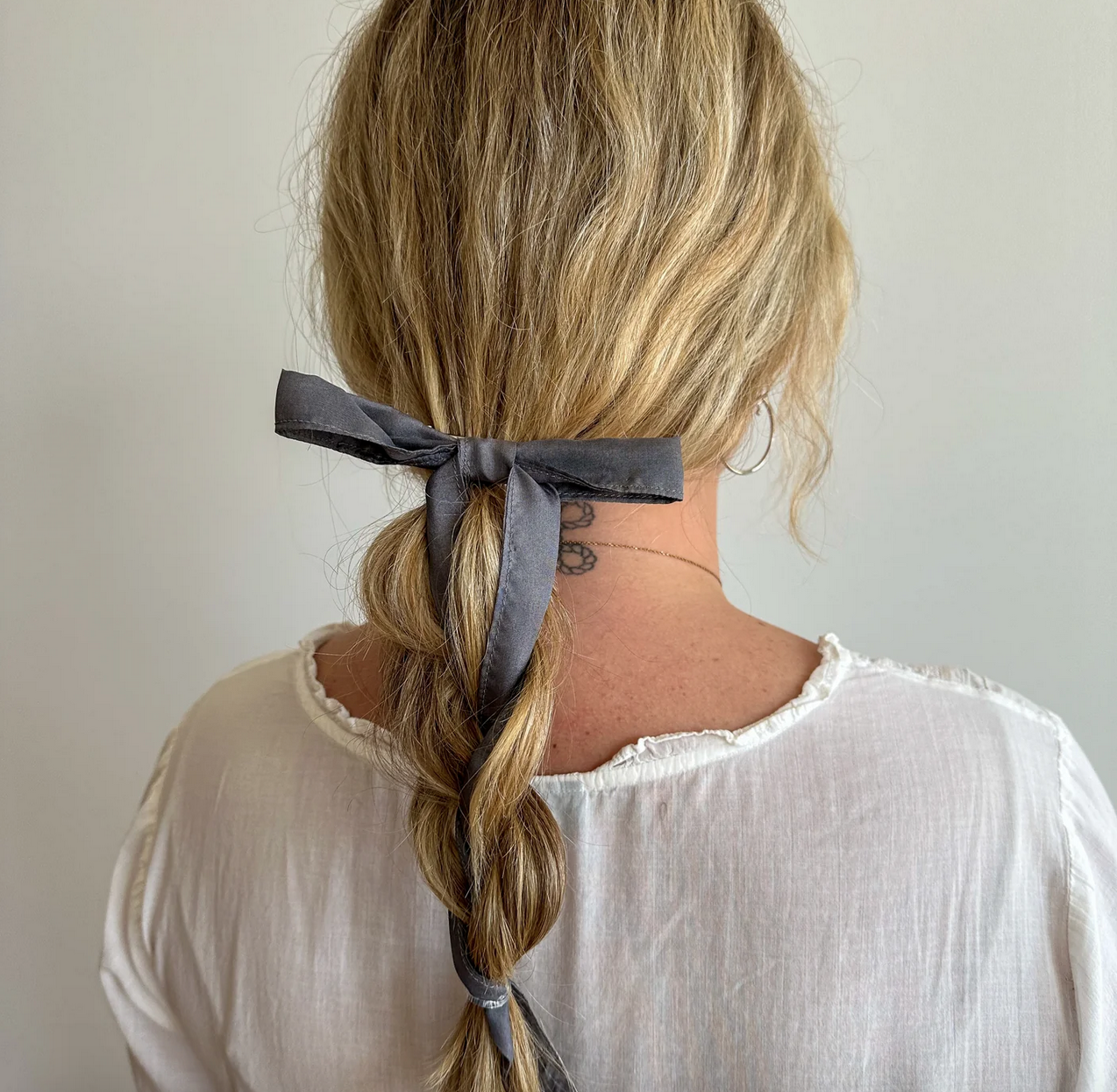 Baby Blue Small Silk Hair Bow — Thistle & Bess display picture 2