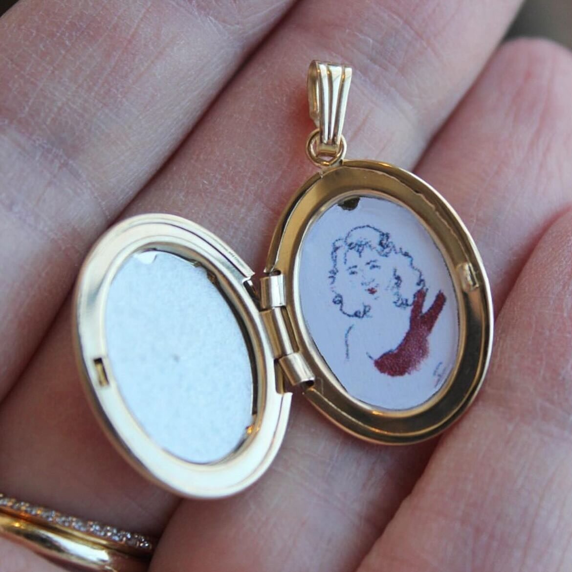 Portrait Lockets are BACK! We are partnering with Sarah Nisbett of @drawnontheway for an extra special Mother&rsquo;s Day offering. Purchase our best-selling Diamond Star Set Locket with a custom hand-drawn portrait (or 2!) inside. Here are the detai