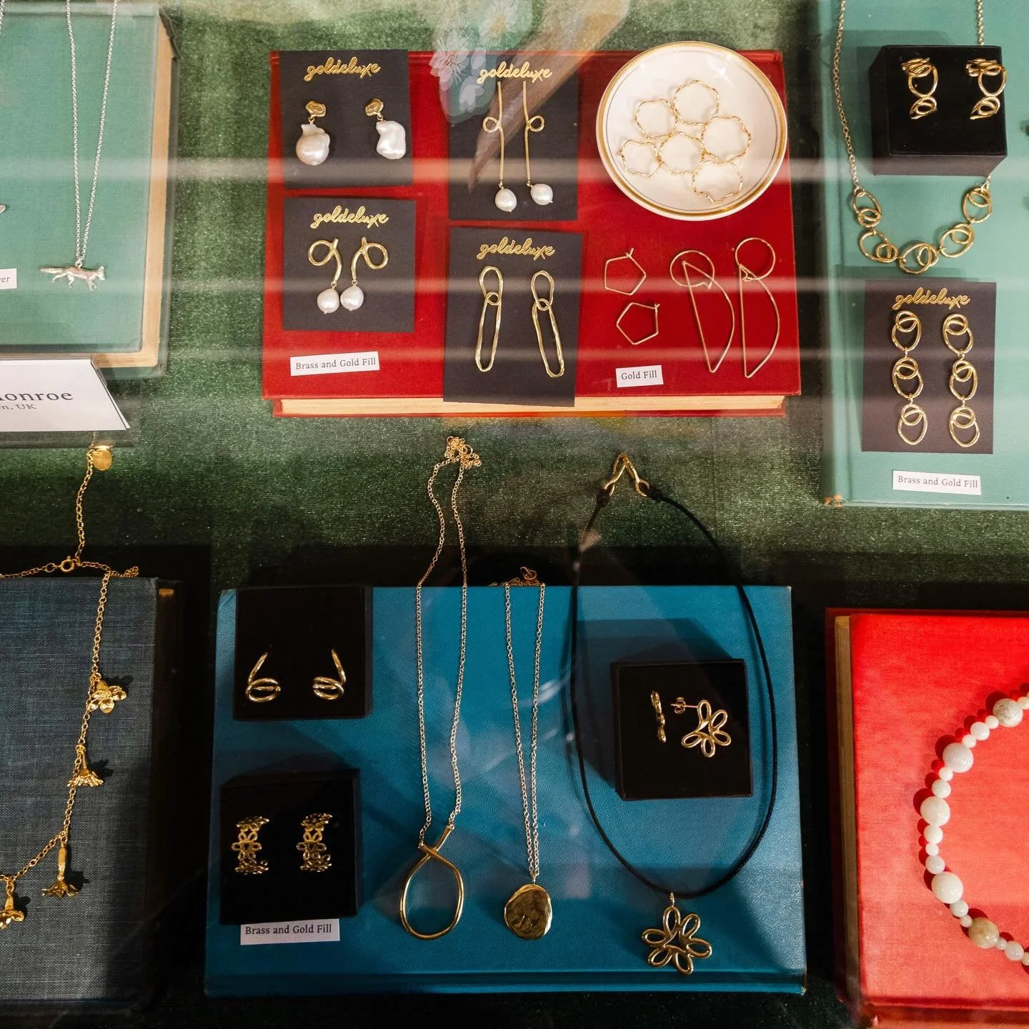 One of our favorite gift suggestions is a piece of jewelry from local designer @goldeluxejewelry ✨ We have so many customers that have made it a tradition to add a new piece to their collection each year and we just love that so much! Photo by @catca