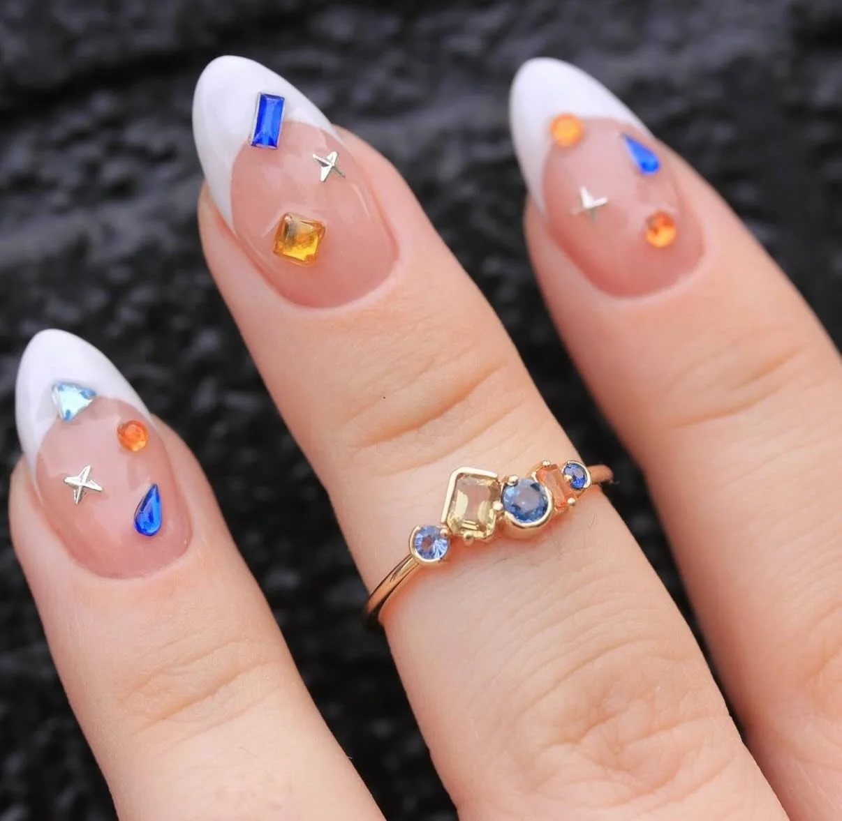 We adore this OOAK sapphire cluster stunner by @dallasmaynard ✨ We got to choose the stones and then Dallas made this custom beauty just for us! #dallasmaynard #finejewelry #instajewerly #shopsmall #shoplocal