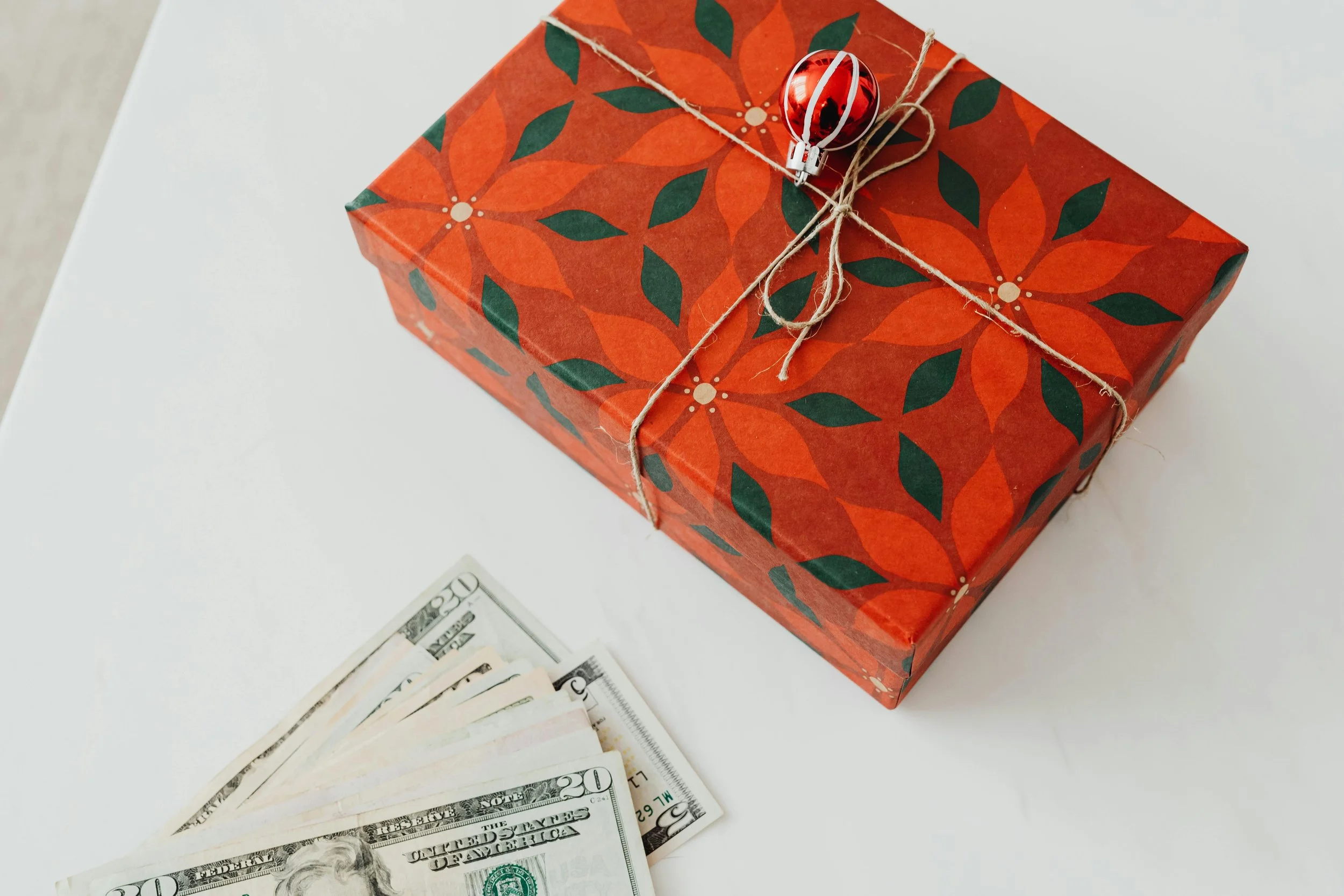 How to Set a Healthy Budget for the Holidays (That Actually Feels Good)