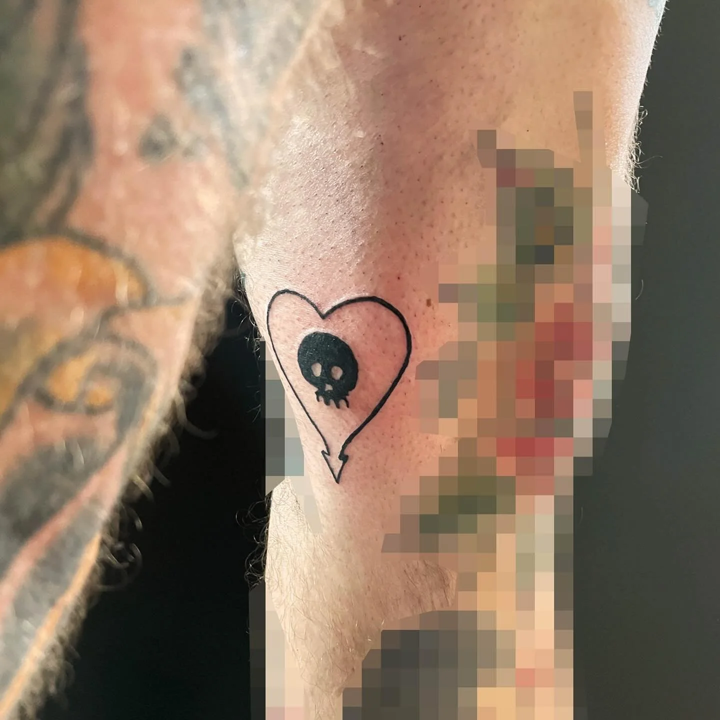 Alkaline Trio - Band Tattoo 🤘🏻
.
.
.
.
#alkalinetrio #allalinetriotattoo #tatsoul #blackworktattoo #tattootherapy #bandtattoo #bandtattoodesign #k12 #tattooswitzerland