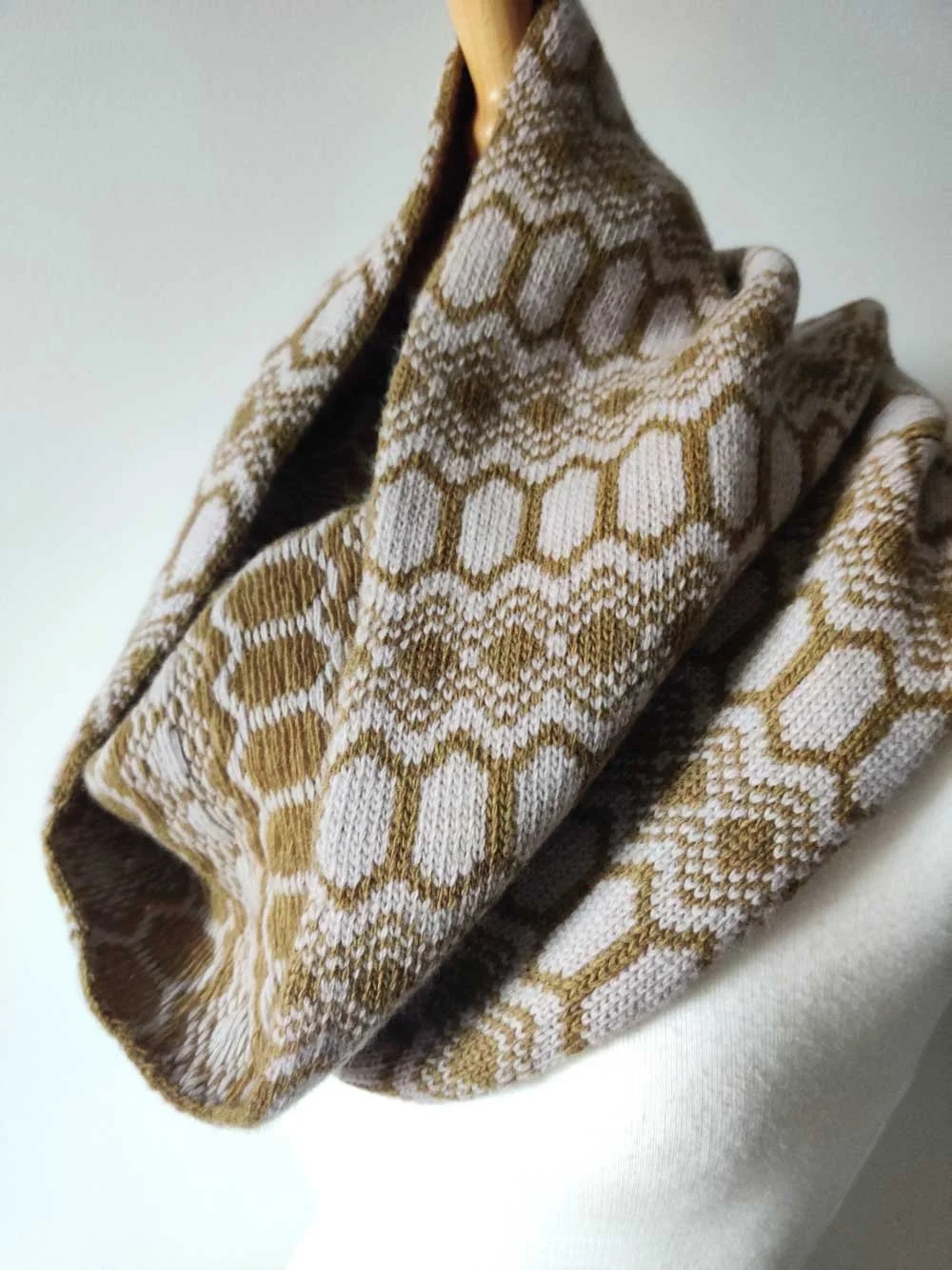 Strandhill-wool- Snood-Stone-Ochre.jpg