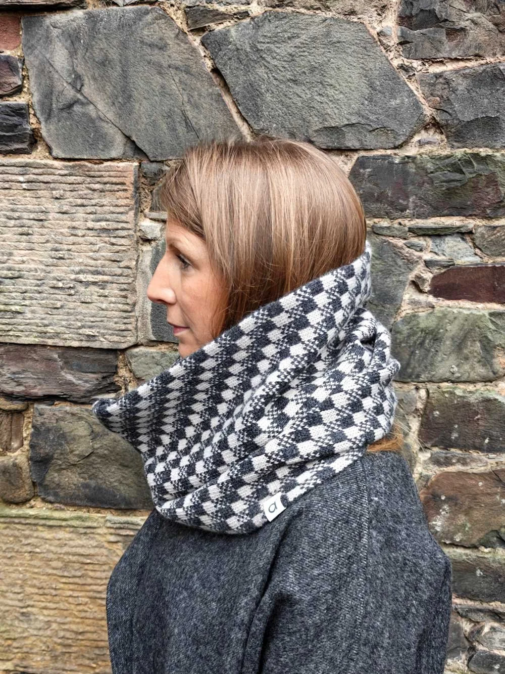 Eildon-wool-Snood-Stone-Charcoal_3--new.jpg