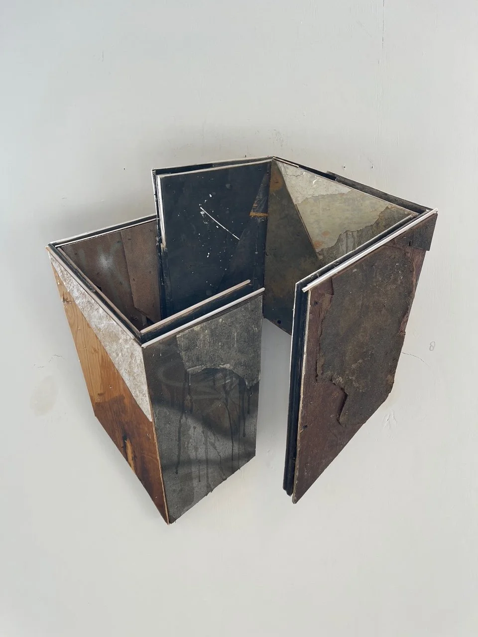 Title: Light behind the wall 15 (2023) private collection [NL]