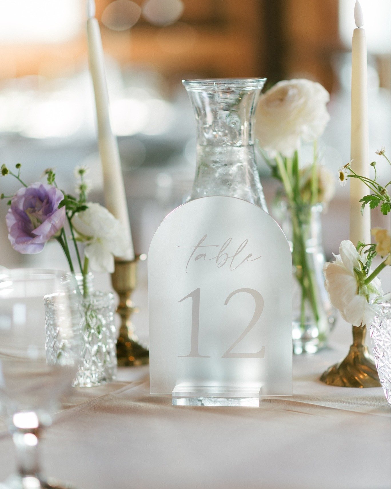 A lovely mix of pinks, purples, evergreen, and white, paired with clear and frosted glass settings. A sight reminiscent of flowers sprouting through snow. 🌷 Spring has arrived! 🌷

@sarahvgphotography @lori_boe_floral @slopartyrentals @oysterridge 
