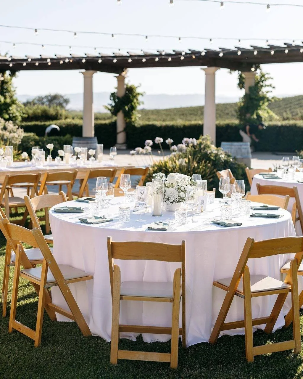A beautiful celebration at @villasanjuliette with a classic green and white theme trimmed with gold. Rose bud vases and candles tastefully lined the tables while guests enjoyed delectable eats and treats from @chefs_table_catering and @slomamasweets.