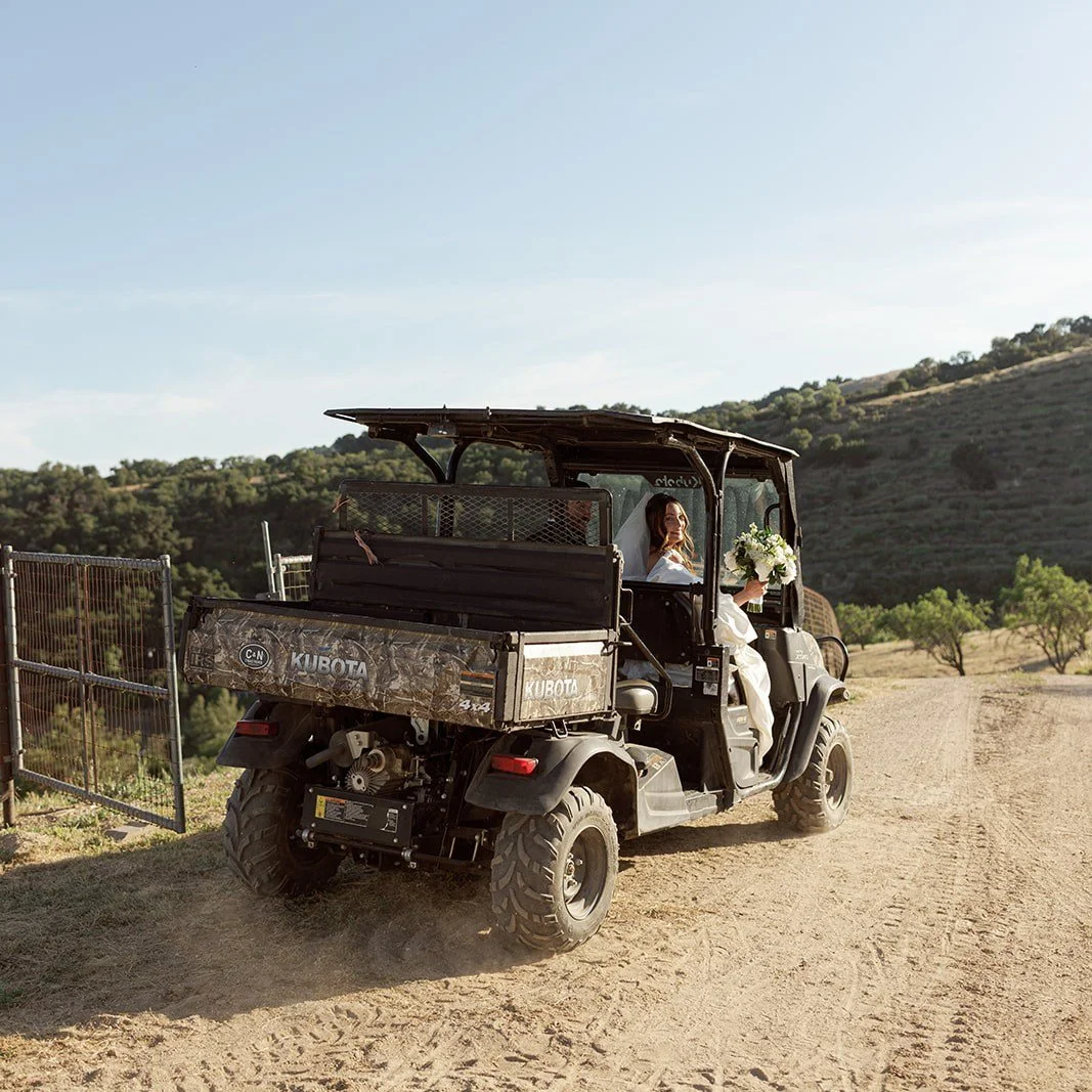 Loved this getaway car! 

Florals: @maunaflorist 
Photography: @christackphoto