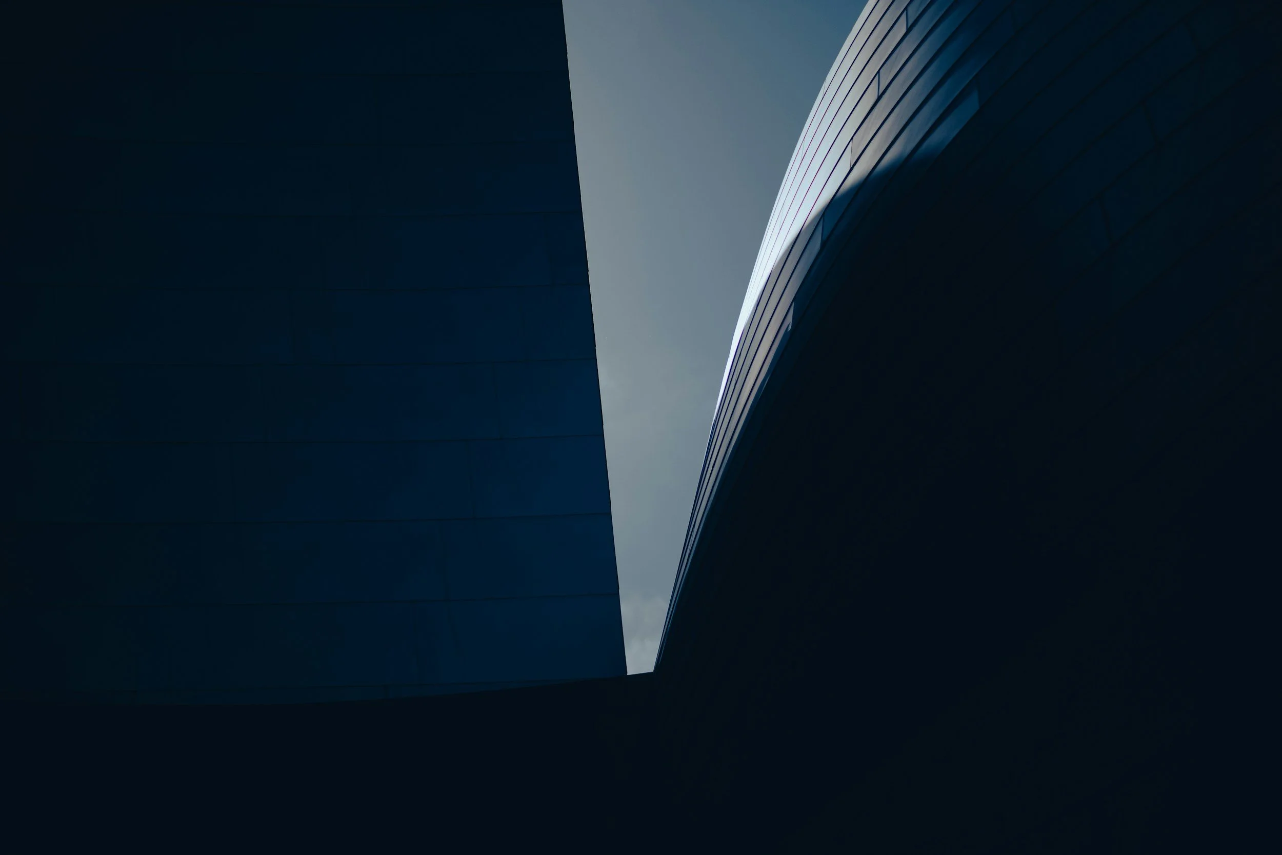 How to show a different desktop and mobile menu logo - Squarespace 7.1