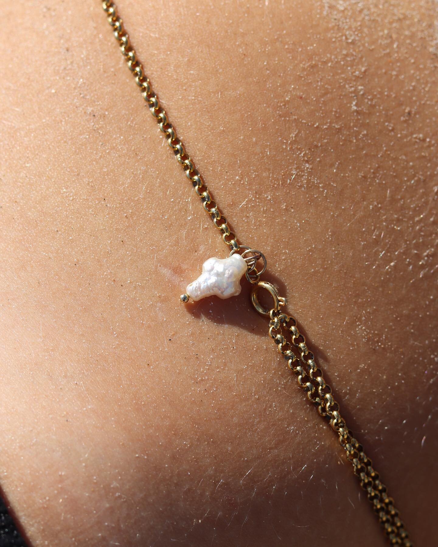 The Orla belly chain, now with a pearl cross pendant🐚🌞