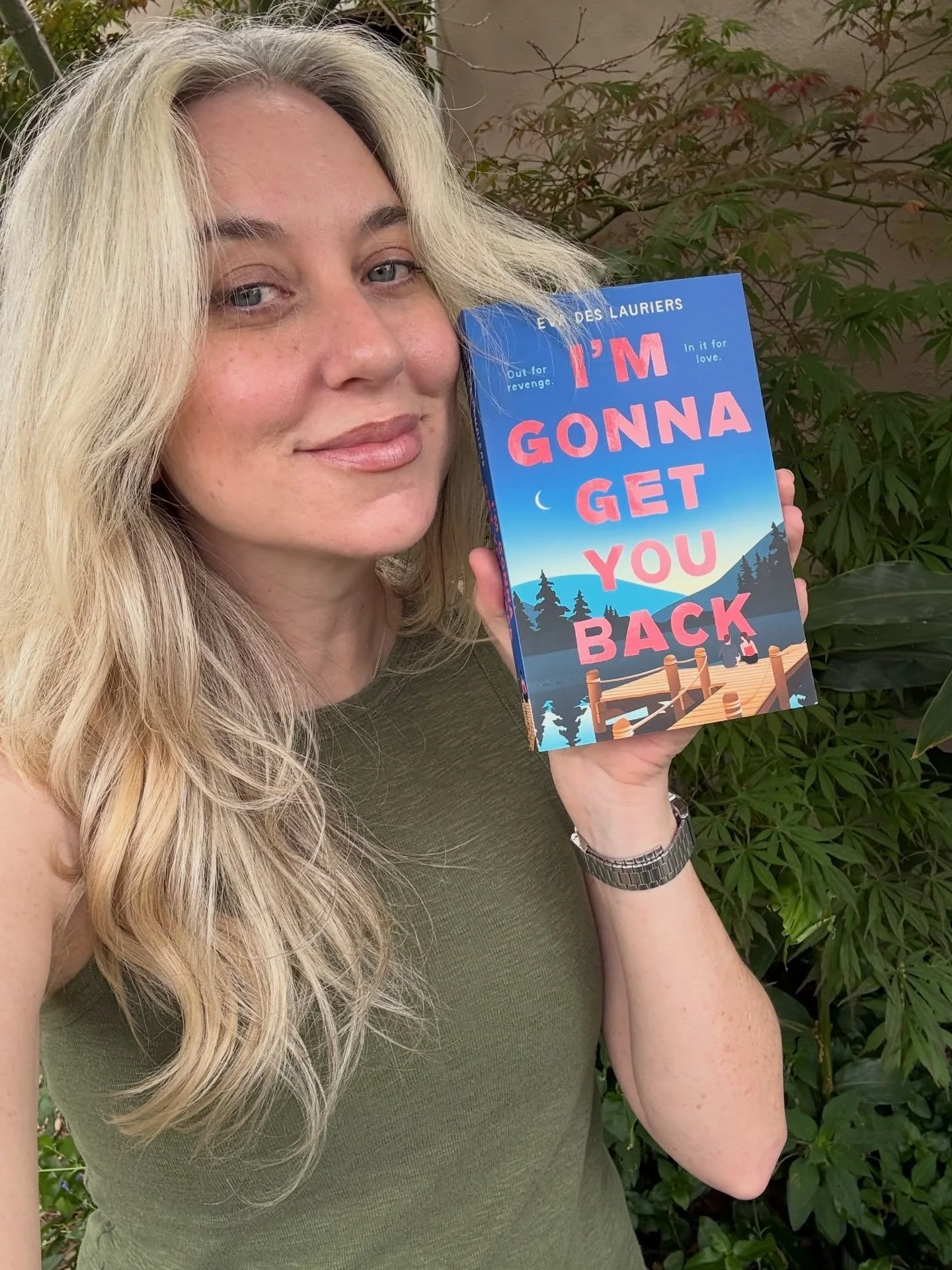 Finished copies for the UK edition of IGGYB have arrived!! They&rsquo;re SO pretty!!! Out 5.19 in paperback (UK via @hotkeybooks) hardcover (US via @fiercereads ) audio and ebook (both!) 

Don&rsquo;t forget to submit your preorder receipt for all pr