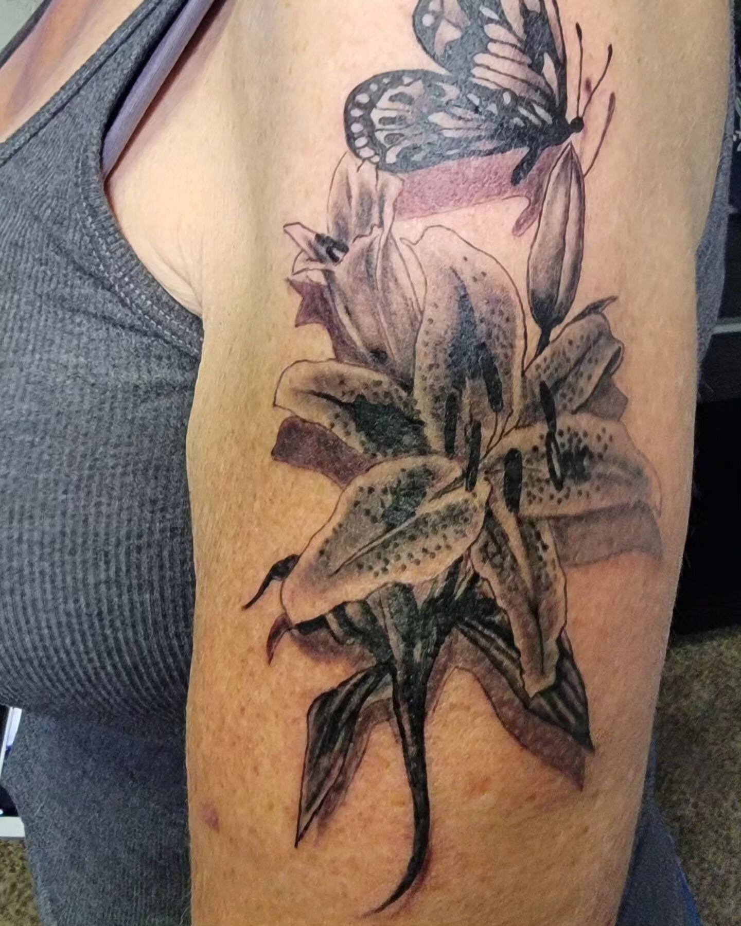 www.sunnytheartist.com

#tattoo #flower #butterfly
