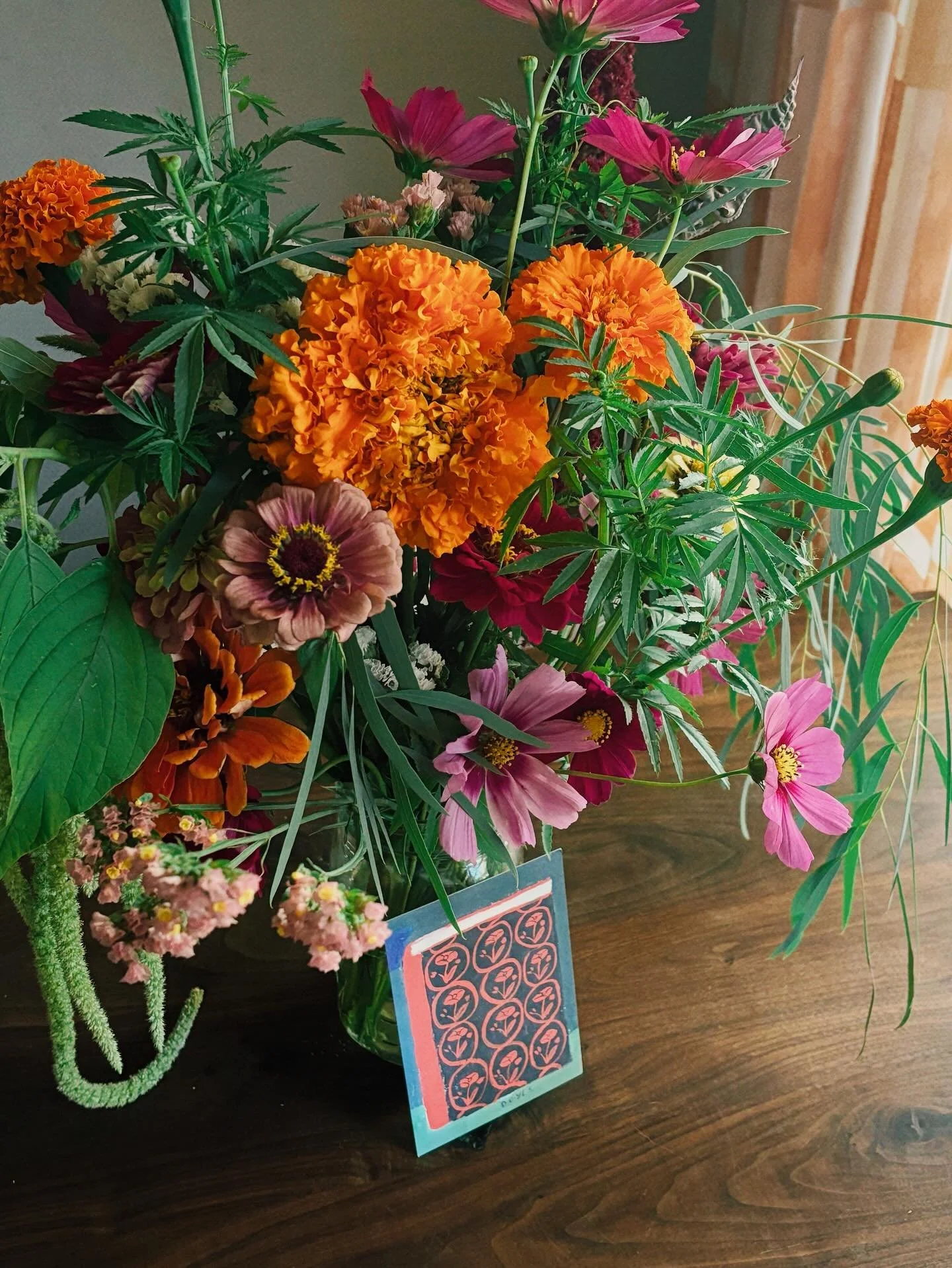 The Summer I Turned 40. 

Beautiful blooms from my sweet friend, @alexpaigegarrett &hellip; one of those moments when I&rsquo;m like &ldquo;Jesus Christ, how did I get so fucking lucky?!&rdquo;. I felt so loved this week. Celebrating a bit more tomor