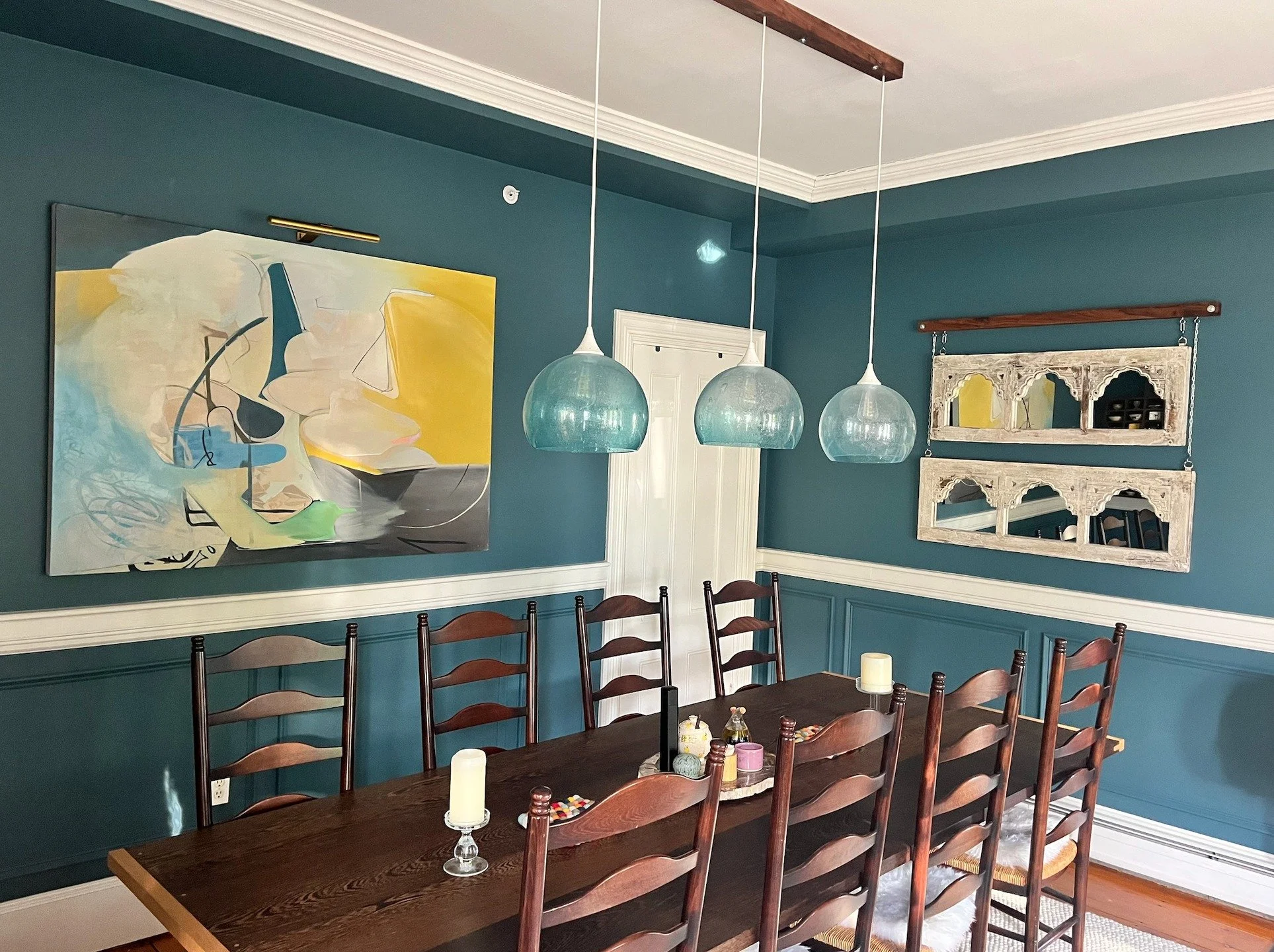 It can be intimidating to commit to a statement wall color. In New England we tend to feel more comfortable with neutral paint. But wall color can tie together all the elements in a room. It can pull together repeating colors, and it can contrast bea
