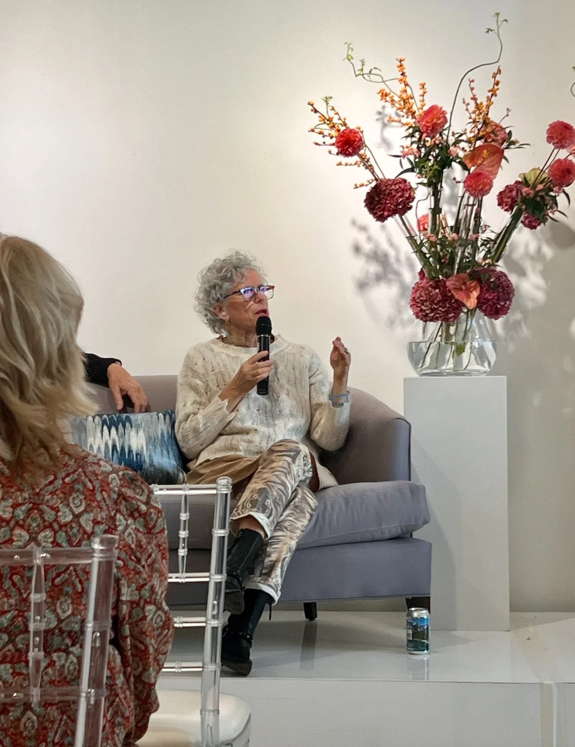 My trip to the Boston Design Center for Fall Market delivered a big dose of autumn inspiration:
Artist Michelle Weinberg spoke about her collaboration with Carini Carpets, Farrow & Ball hosted a talk on color and interior design, my broken toe sl