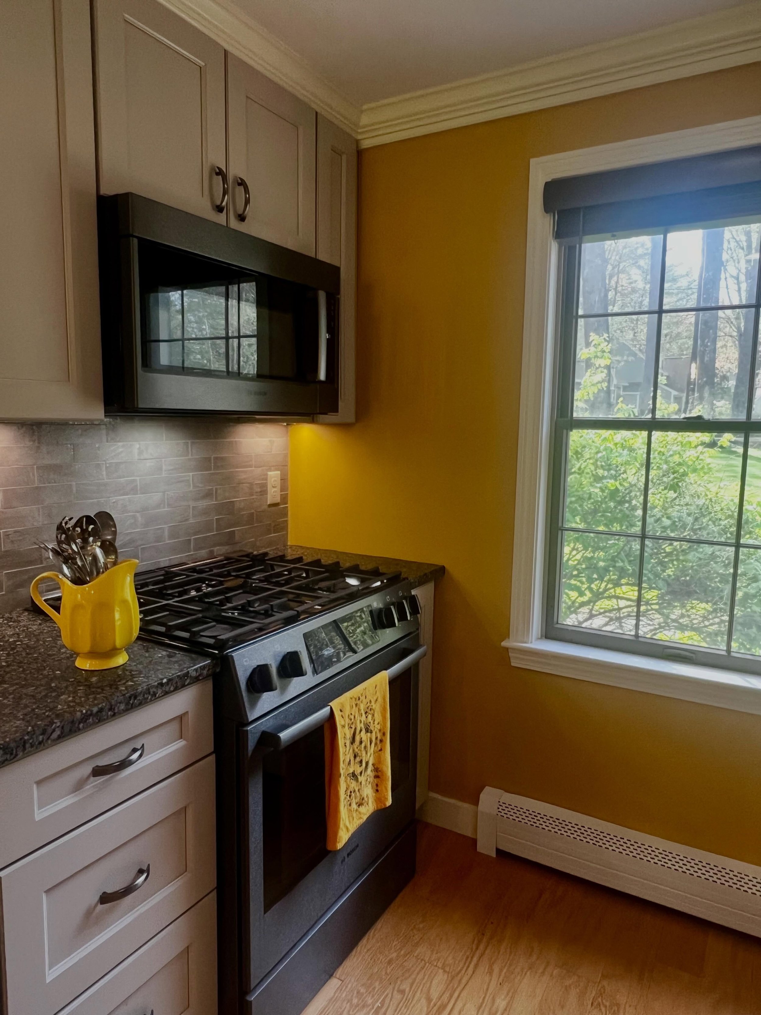 This is how you warm up a kitchen that lacks direct sun: bring it in through paint color.  Your kitchen will be warm and sunny even on rainy days.