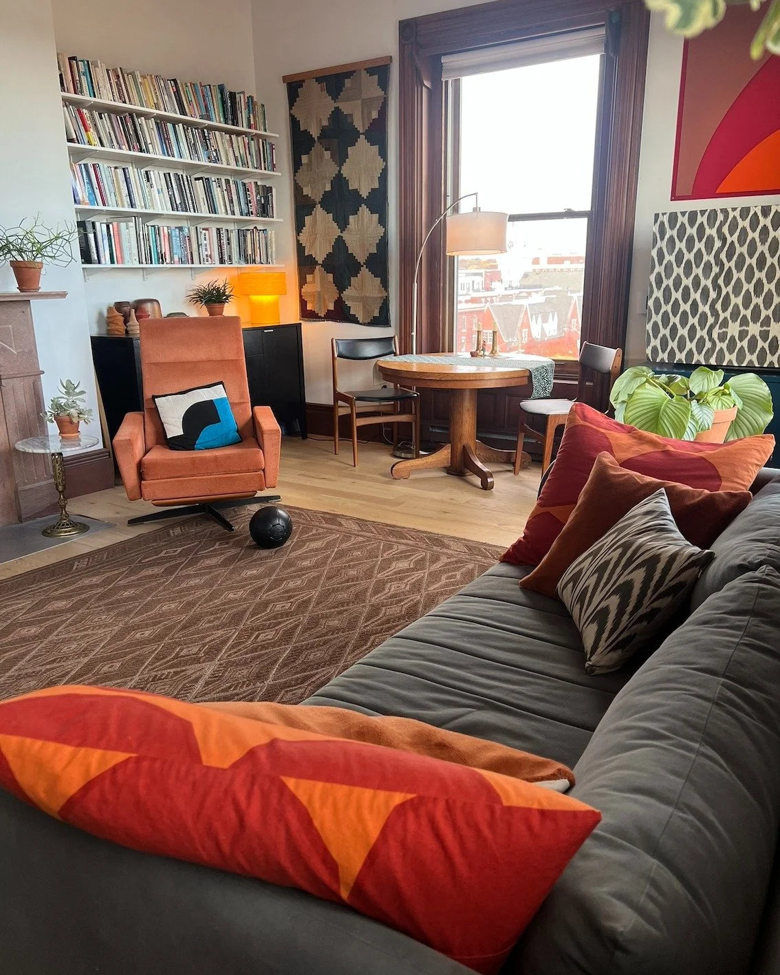 WHAT IS HOME?
A place to reset and recharge.
To express ourselves.
To be creative.
To experiment.
MATCHING IS OVERRATED.
Instead, create interesting relationships.
Repeat a color.
Contrast a texture.
Mix old and new.
And always prioritize comfort.

Y