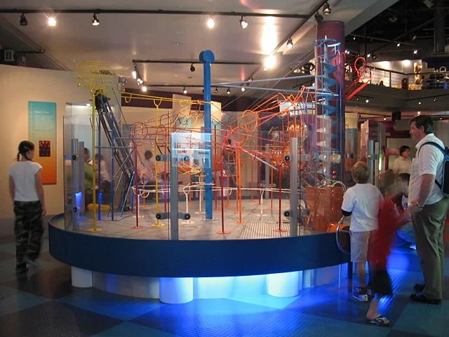 640px-Singapore_Science_Centre_5,_Jul_06.jpeg