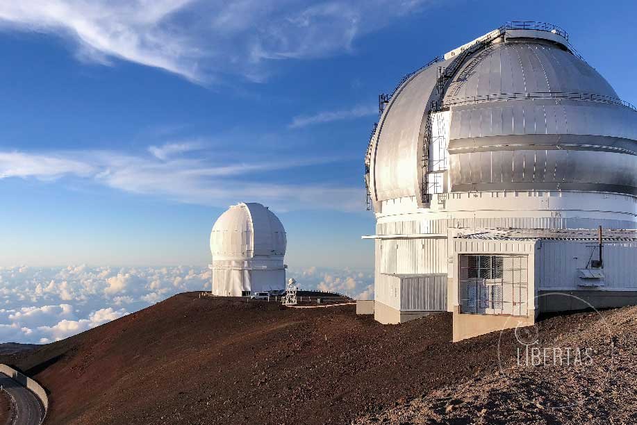 Muana Kea Astronomy Centre up on the hill with nothing but sky above, amazing star gazing and telescope to learn about the stars, moon and planets