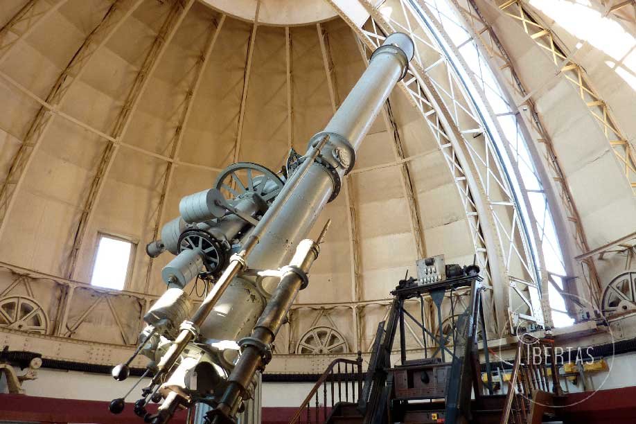 Advanced refracting telescope stargazing and astronomy research with industry professionals