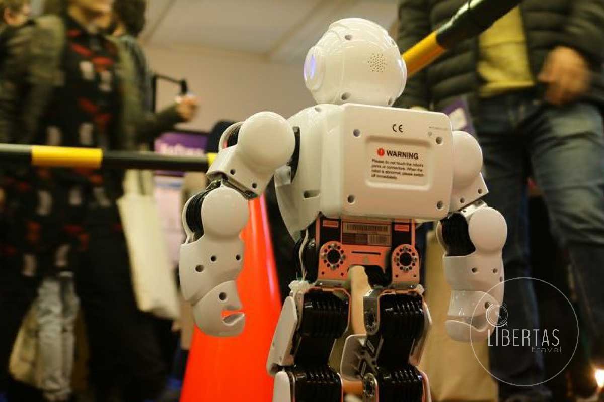 Students investigating a robotics exhibit that mimics the human form