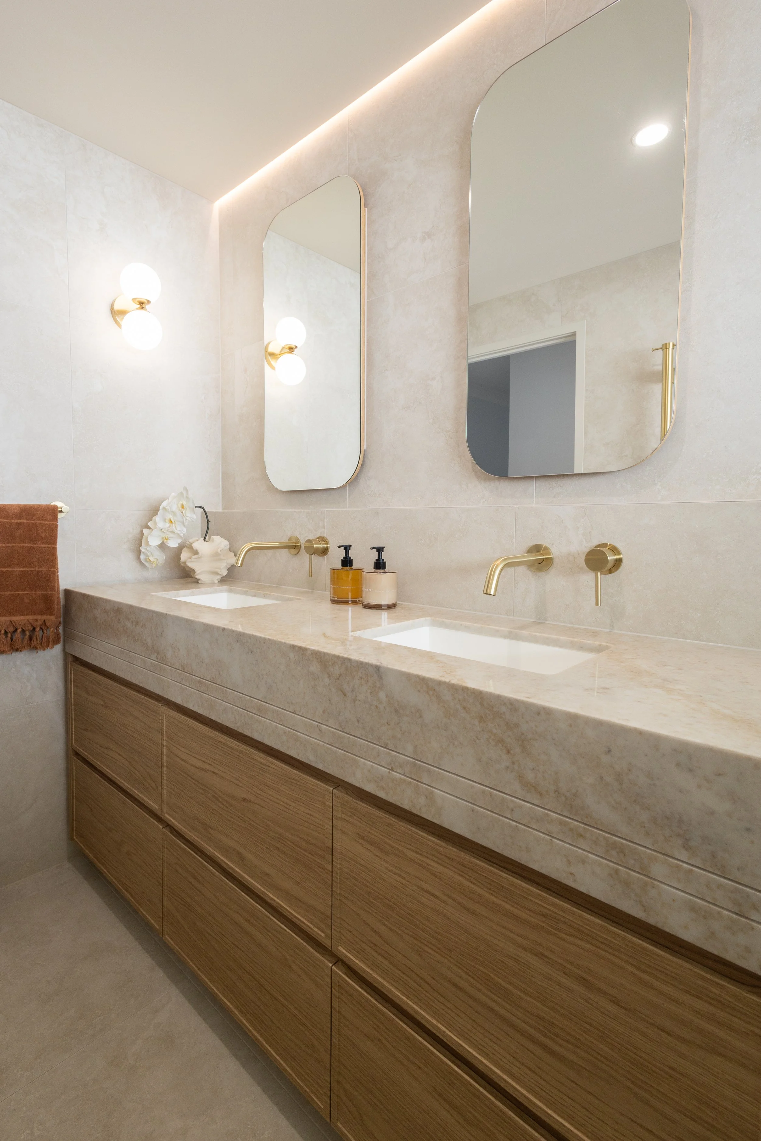 Custom Boston Oak Polytec by Custom Vanity Gold Coast-3.jpg