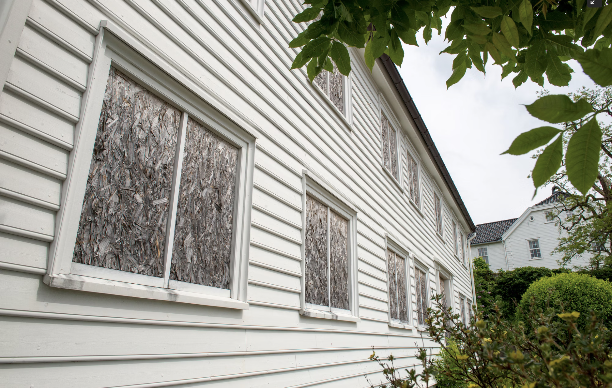 Det føles godt å sparke småstein.