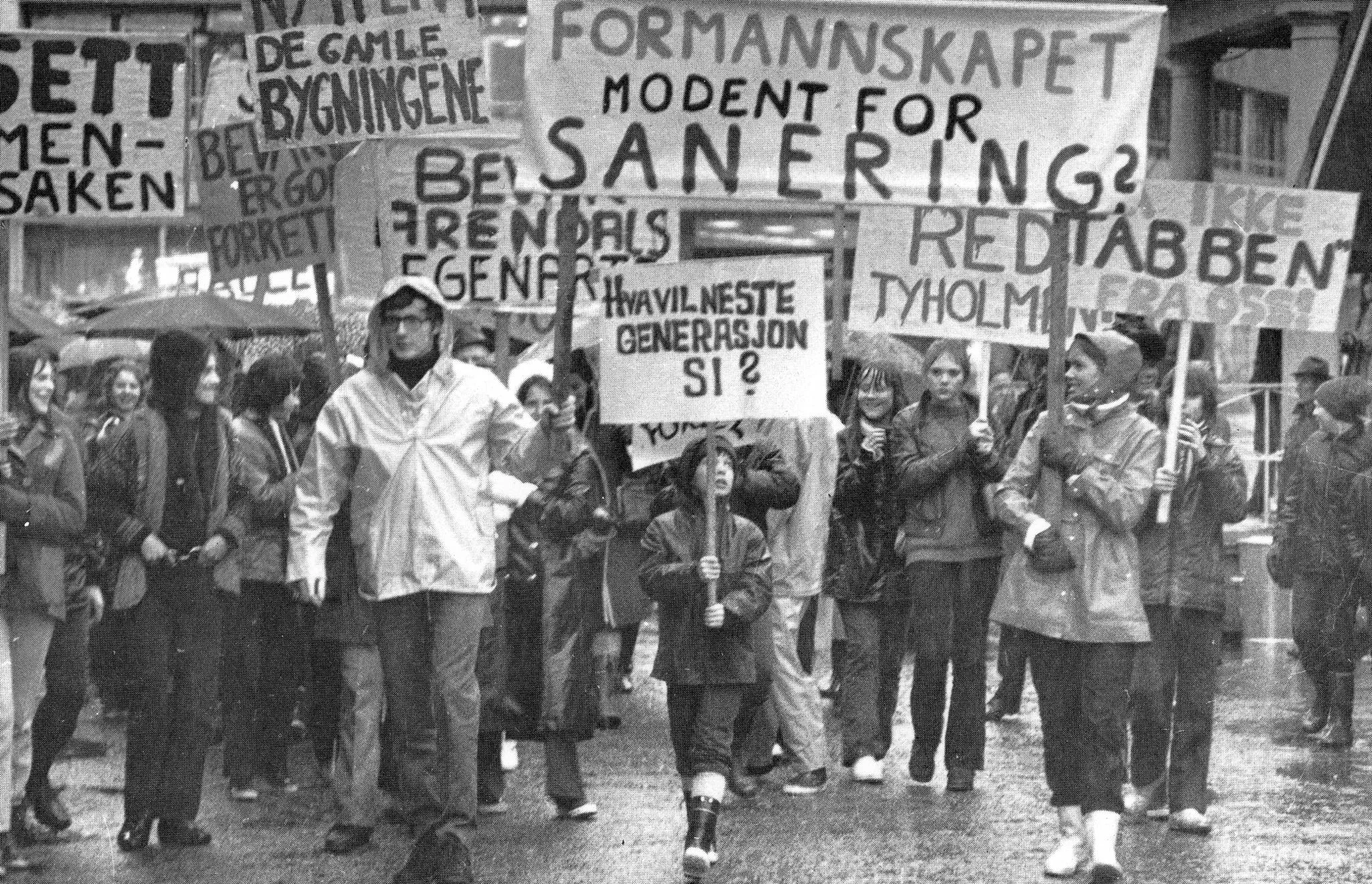 Arendal - Demonstrasjon for Tyholmen.jpg