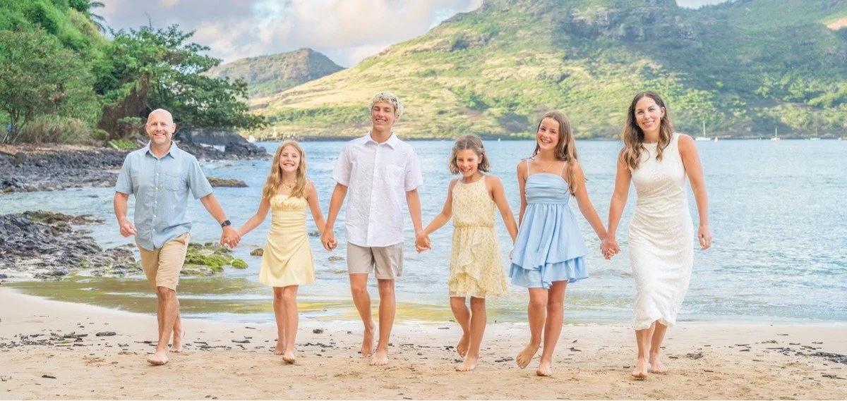 Large family photos on Kauai during a cruise shore day