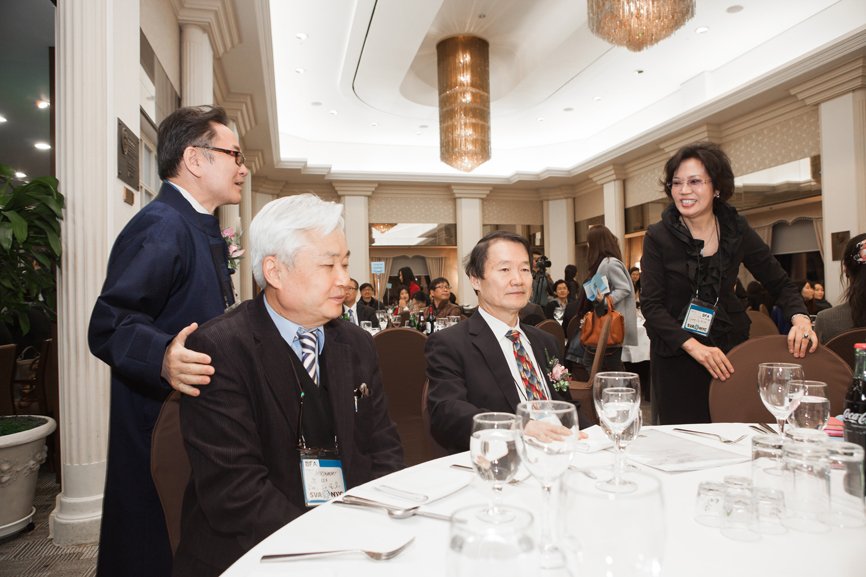 Four executives are seated at a table at the alumni association gathering.
Left to Right: Andrew Chang, Jaegil lee, Myoungduck Seo, Kyoungja Kim