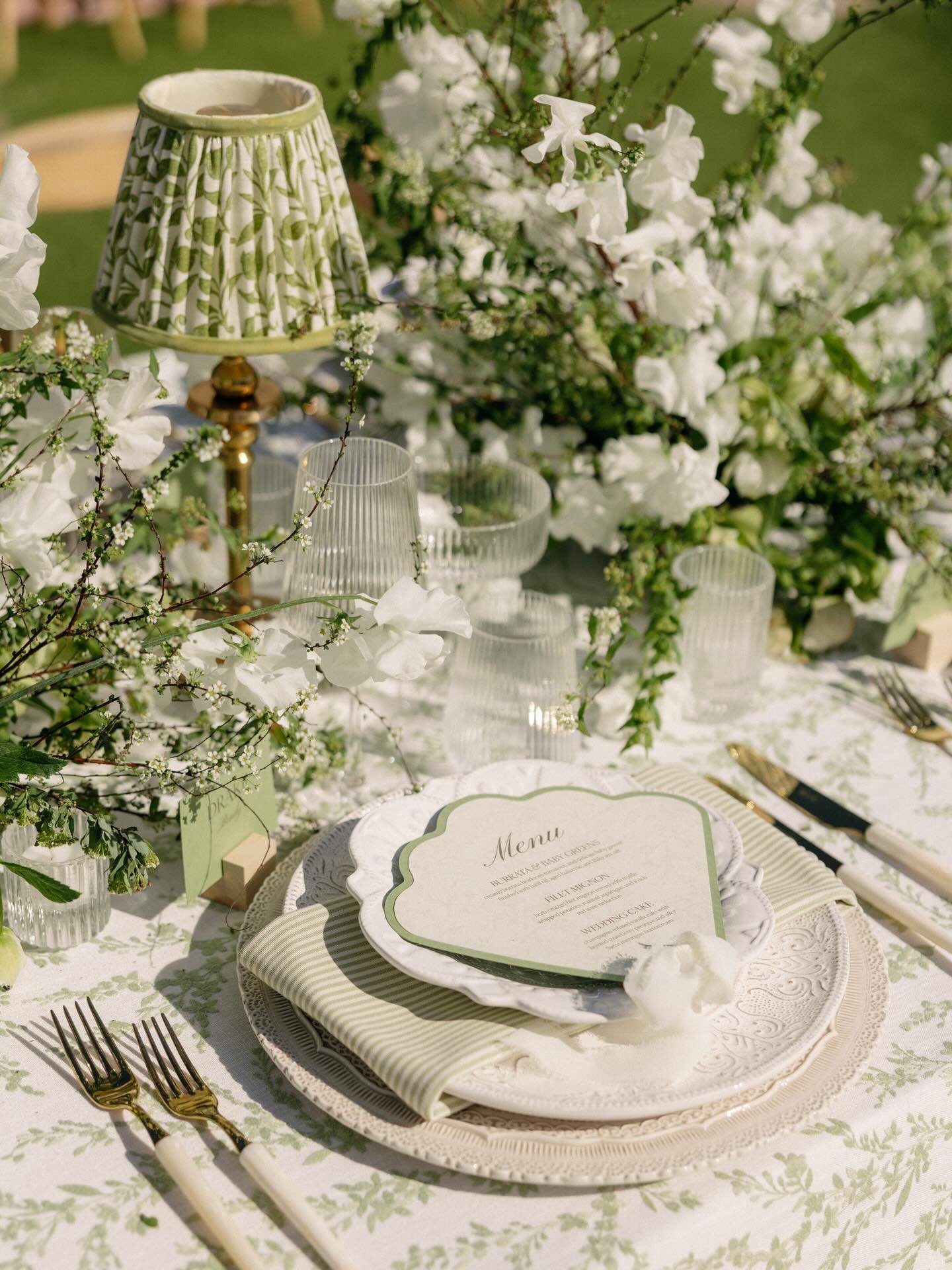 Sweet peas &amp; Spirea. What more could you need?

Rentals: @theconfettistudio 
Stationary: @stetsonstudios 
Linen: @bbjlatavola 
Venue: @andazscottsdaleweddings