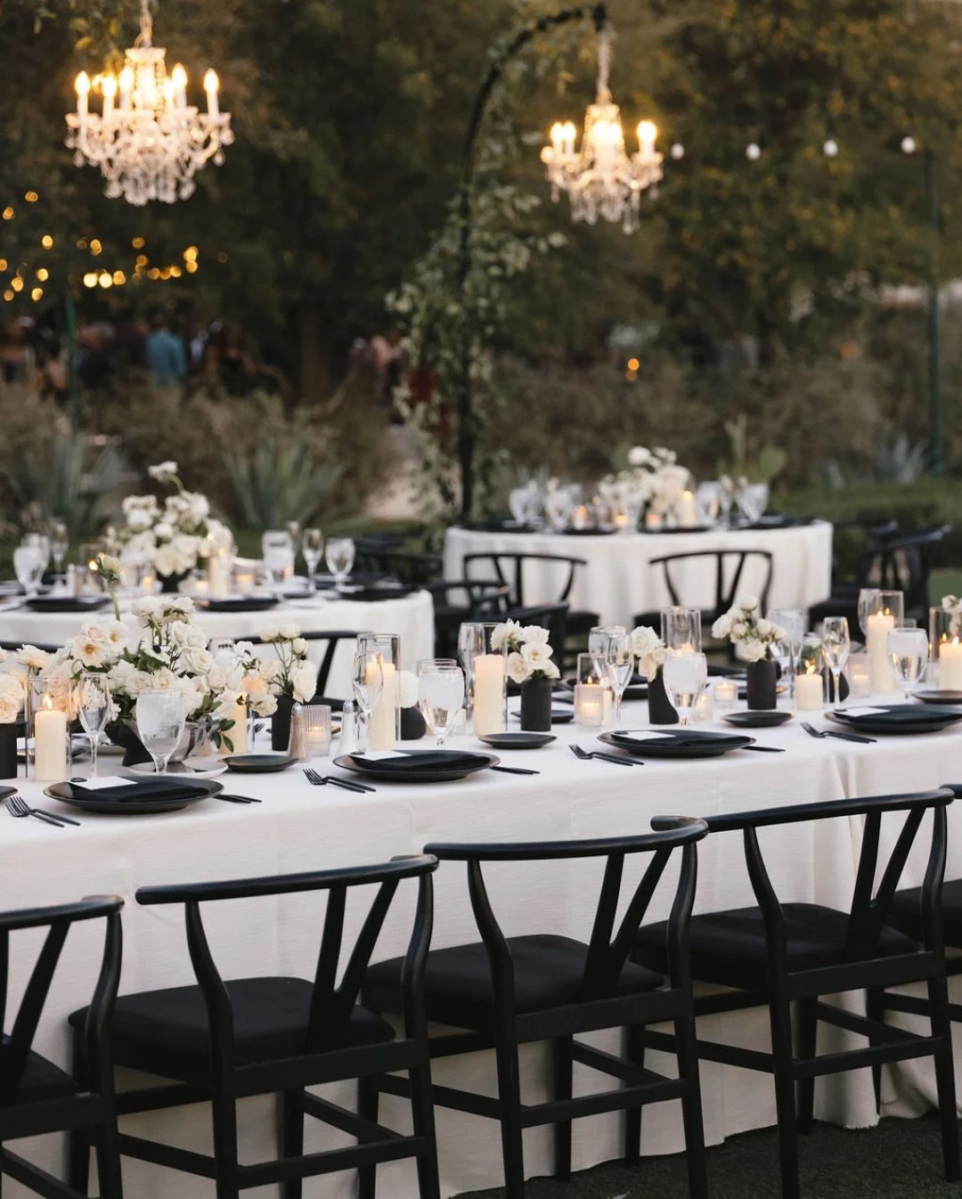A modern take on a desert wedding. Nothing beats these @elchorroweddings views! 

Photo: @nicoleivanovphoto
Planner: @audreywoodsevents
Content creation: @gracemylermedia
Video: @kylehustis
Florals: @floralsbykendra
Venue: @elchorroweddings
Paper: @o