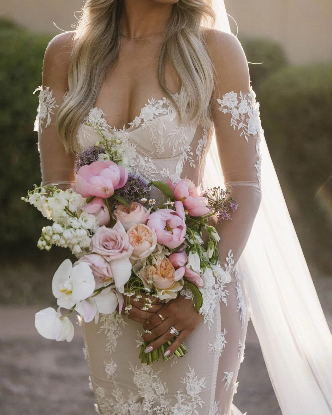 Reminiscing on a wedding day that screams spring! 🌸

Planner: @audreywoodevents
Photographer: @nicoleivanovphoto
Rentals: @letsbashevents
Venue: @weddingsatblackstone 

#springweddings #arizonawedding #luxuryweddingflorals #arizonaflorist #floraldes