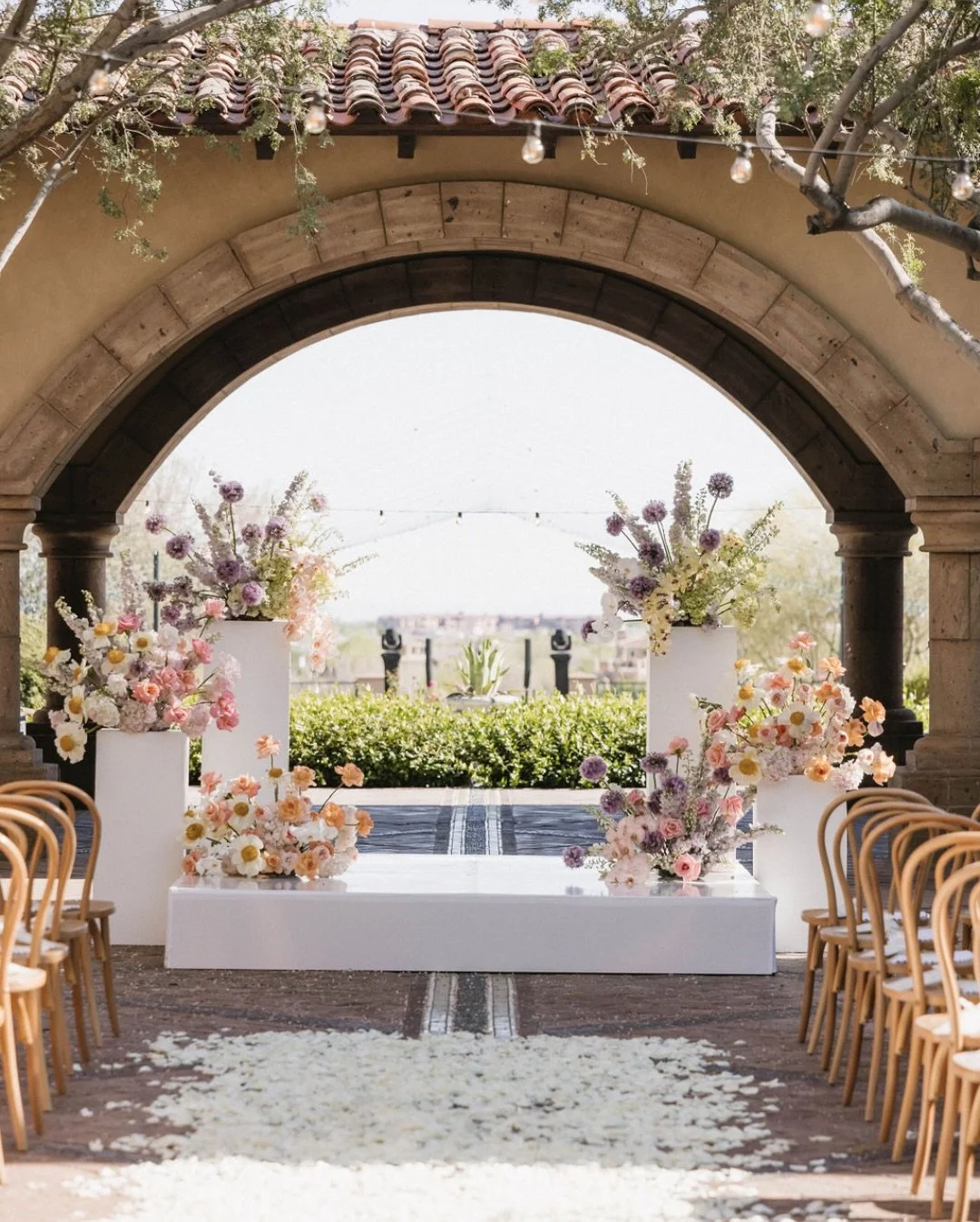 Up close and personal on one of my favorite ceremonies! 

Planner: @audreywoodevents
Photographer: @nicoleivanovphoto
Rentals: @letsbashevents
Venue: @weddingsatblackstone