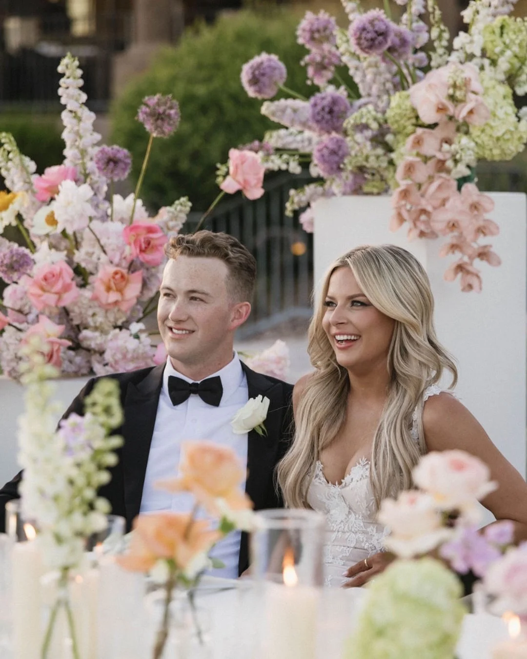Completely surrounded by florals from ceremony to reception!
Soft pastels and arrangements that carried through every part of the day. 

Planner: @audreywoodevents
Florals: @floralsbykendra 
Photographer: @nicoleivanovphoto
Rentals: @letsbashevents
V