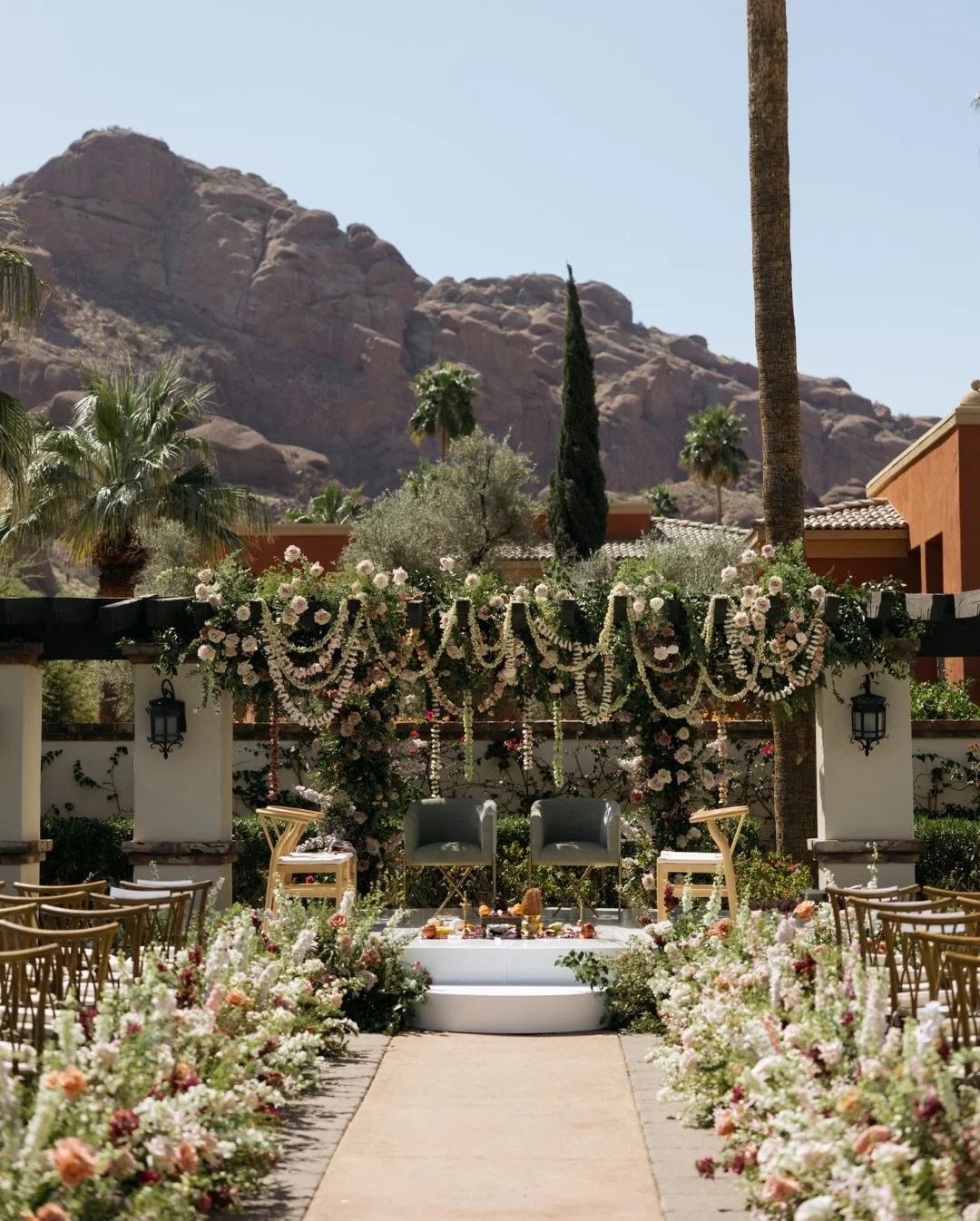 Thoughtfully curated florals, custom installations, and layers of texture designed to complement every moment! 

Planner: @diwanbydesign
Photographer: @yuko.weddings
Venue: @omnimontelucia
Rentals: @eventrentsaz 

#arizonawedding #arizonaflorist #lux