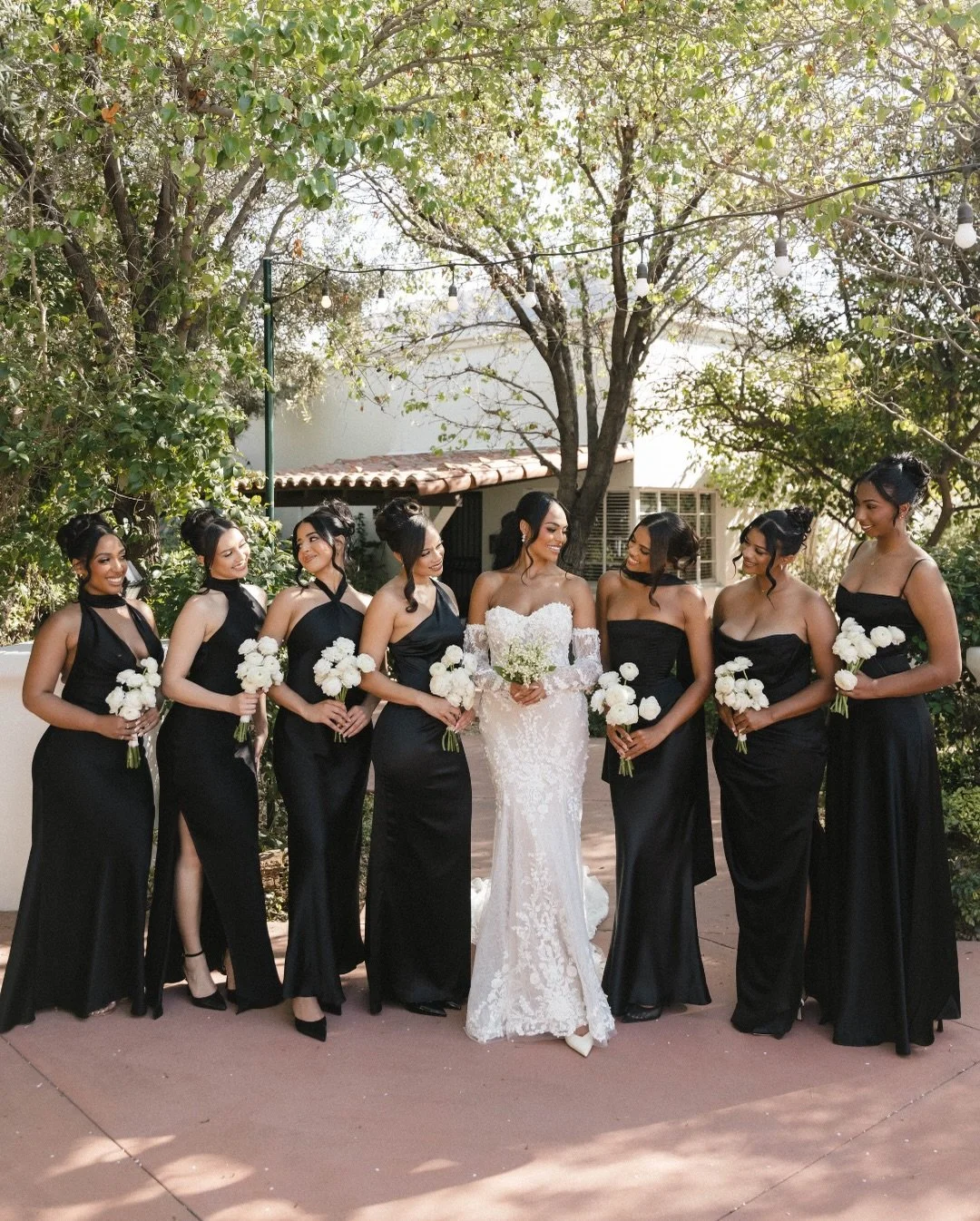 A modern &amp; timeless design set against the Arizona desert. Layers of white florals transformed this ceremony and reception into an unforgettable floral dream!

Photo: @nicoleivanovphoto
Planner: @audreywoodsevents
Content creation: @gracemylermed